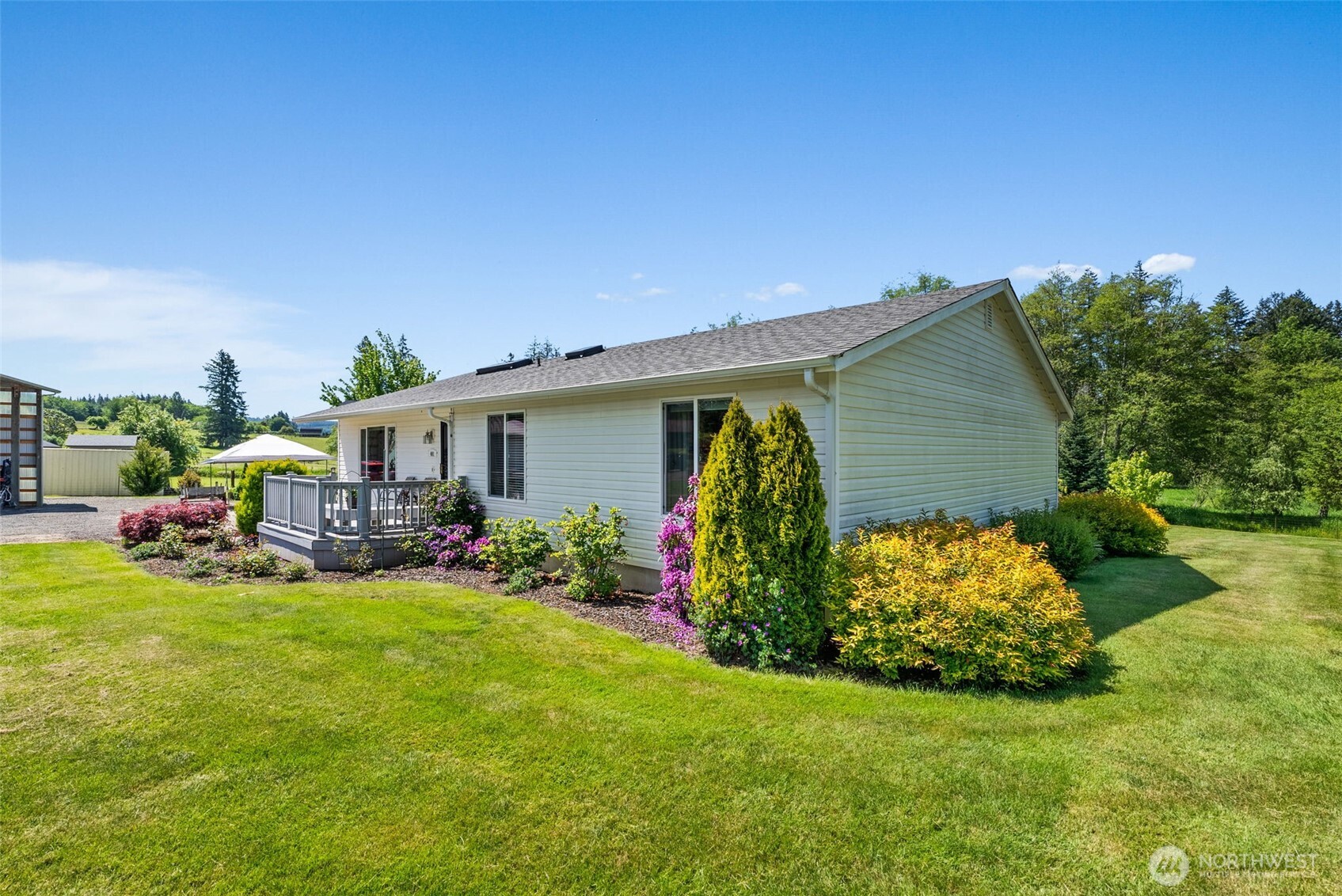 401 Huntting Road Property Photo 2