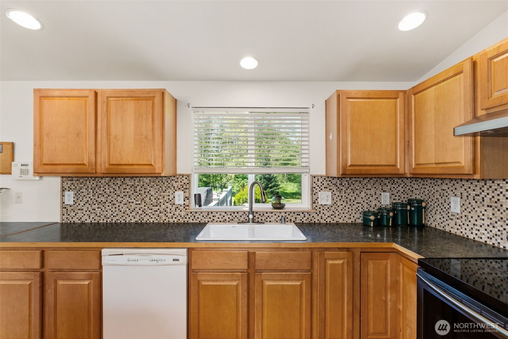 401 Huntting Road Property Photo 11