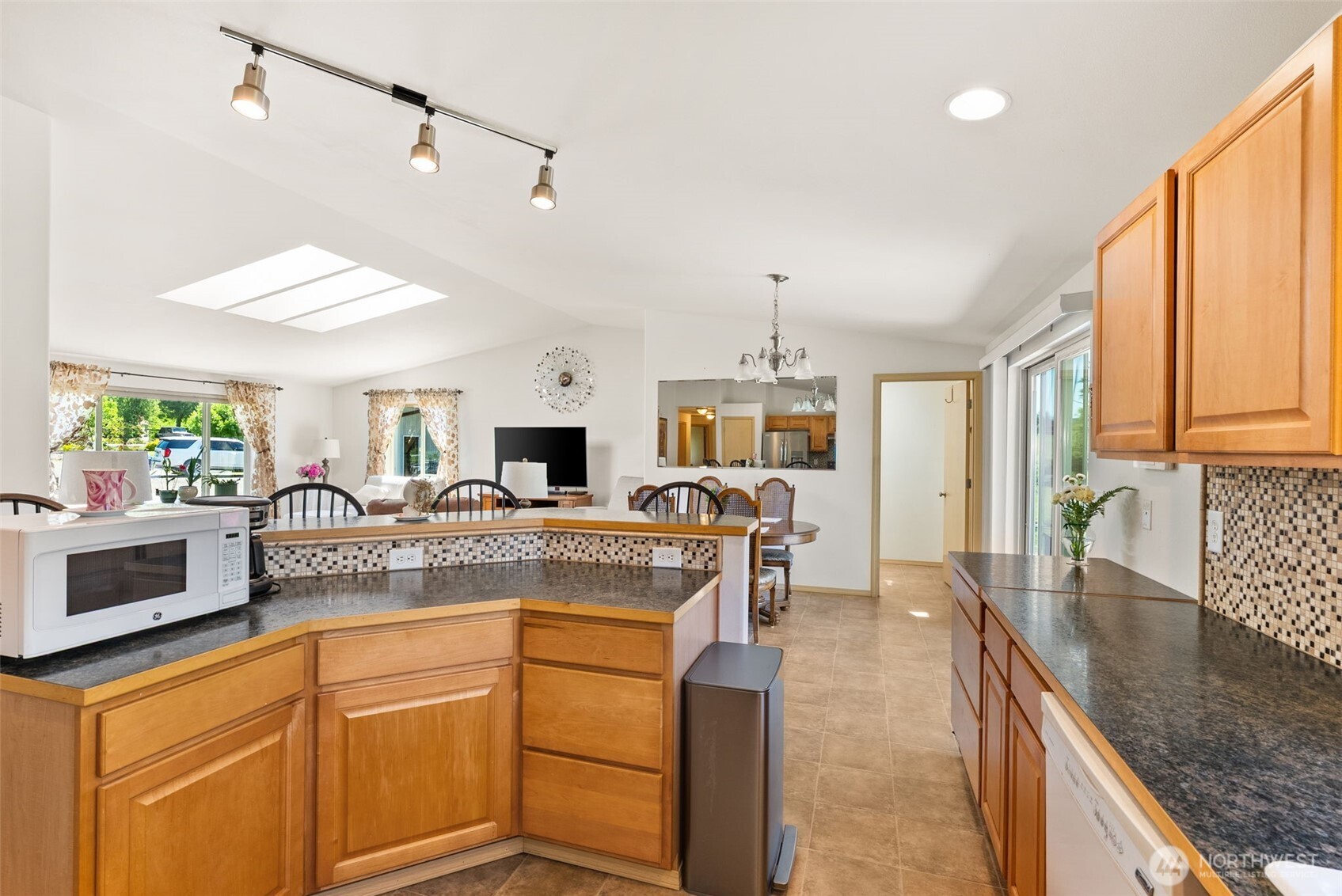 401 Huntting Road Property Photo 12