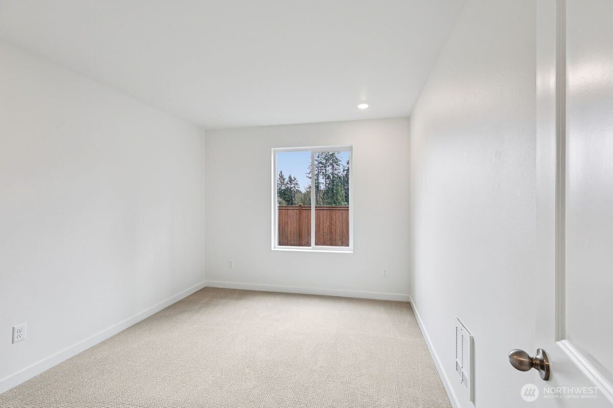1443 121st Avenue Mb 08 Property Photo 10