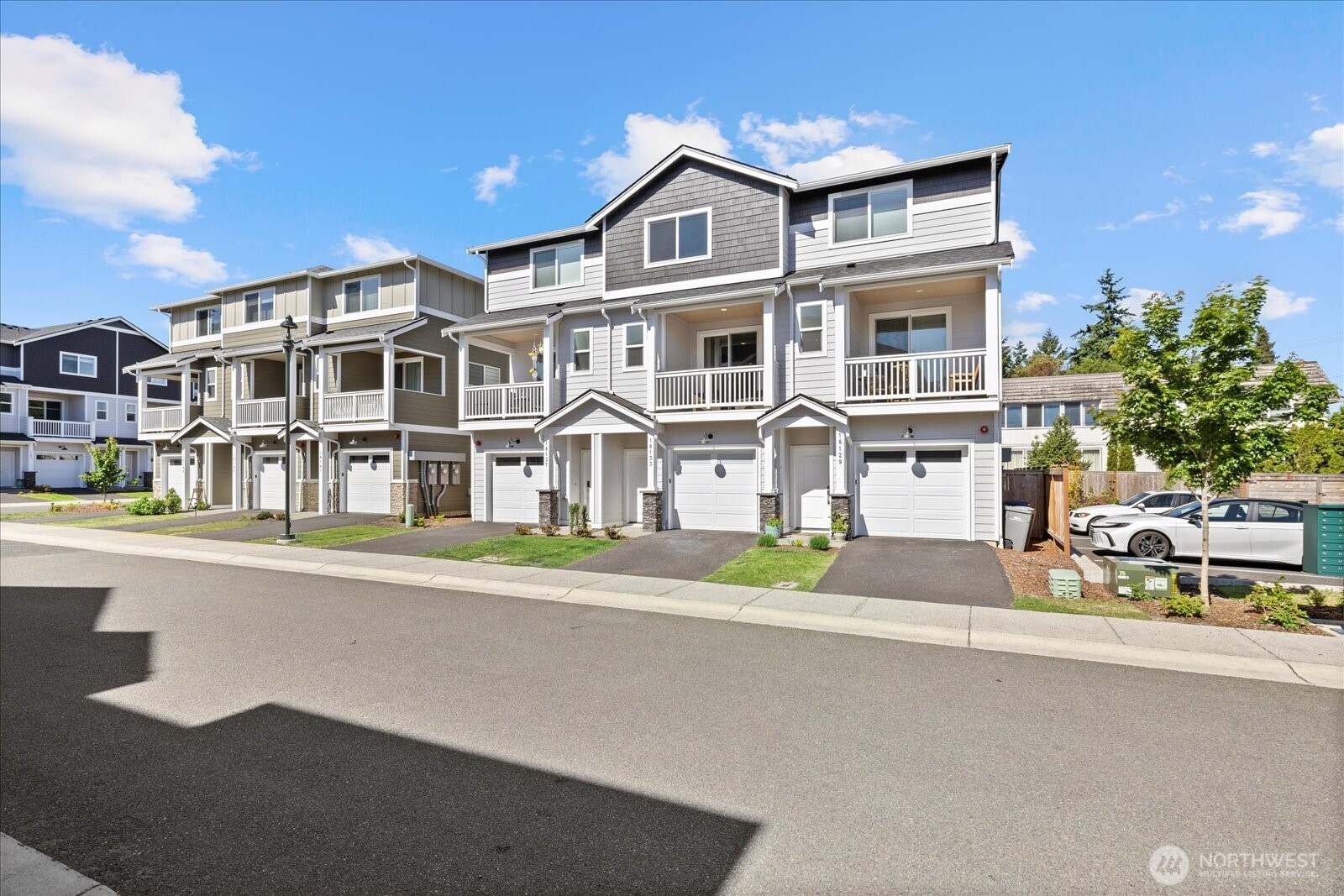 18133 1st Place F21 Property Photo 1
