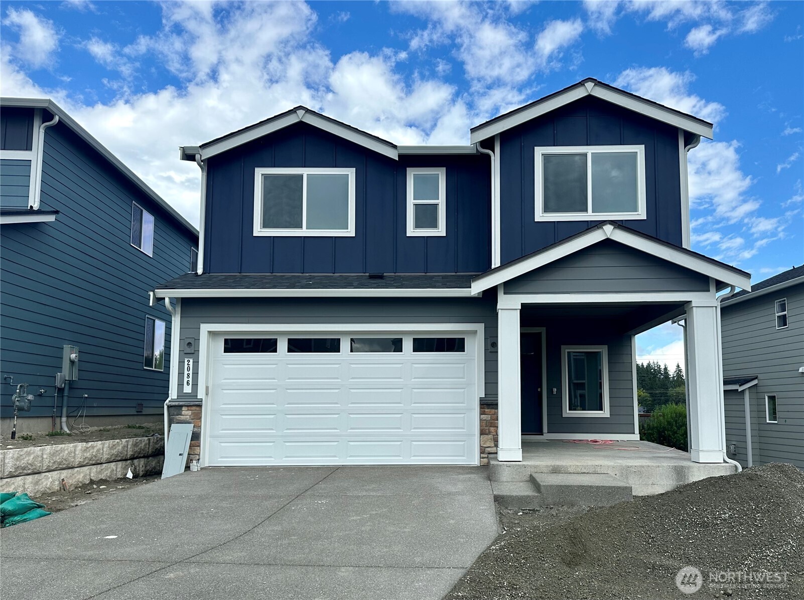 2086 NE Norseman Way Property Photo 1