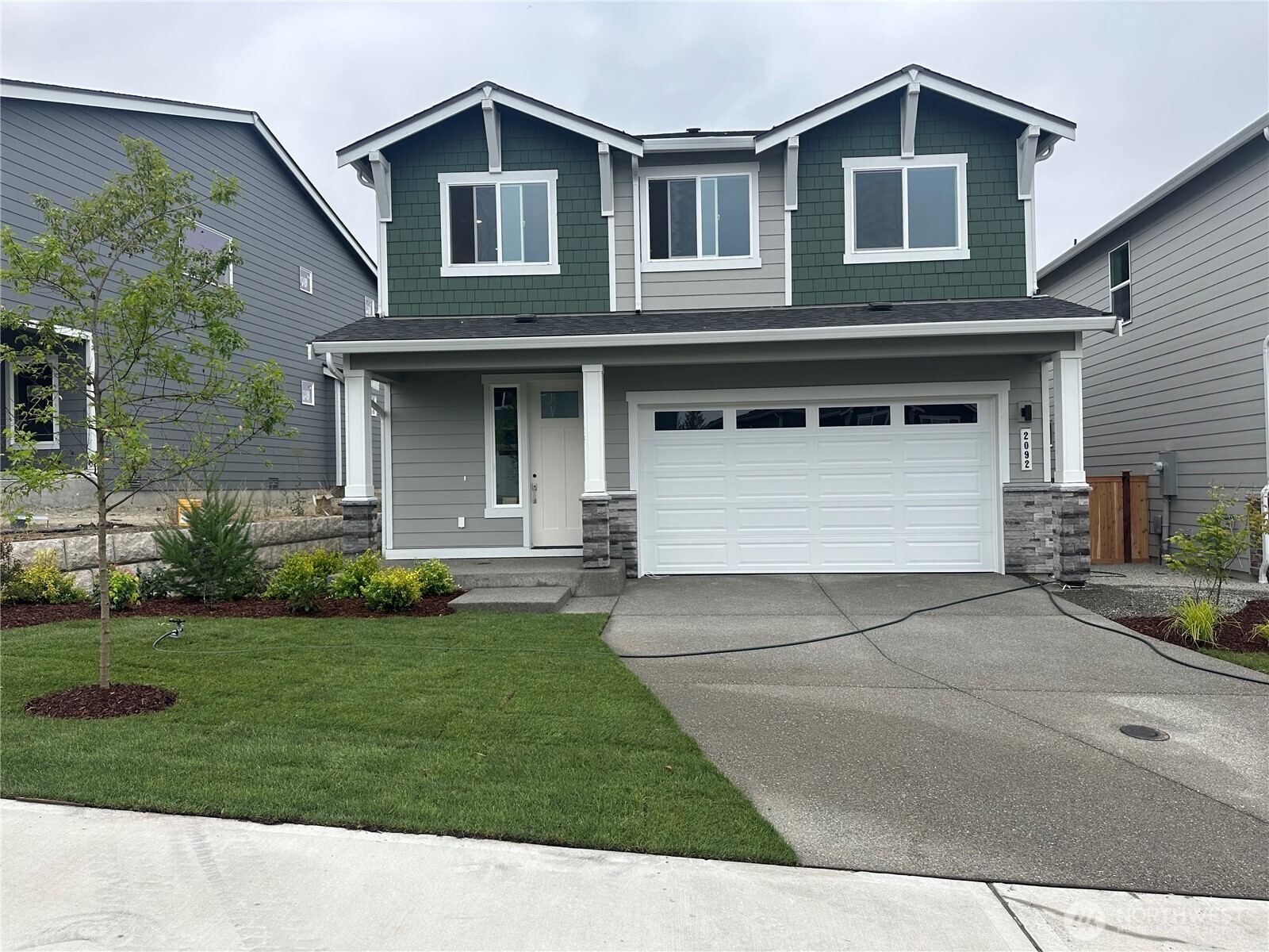 2092 NE Norseman Way Property Photo 1