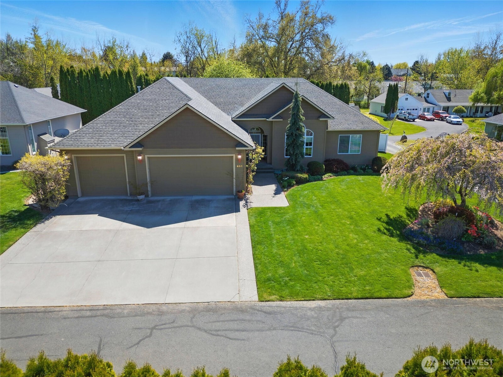 832 SE Vintage Way