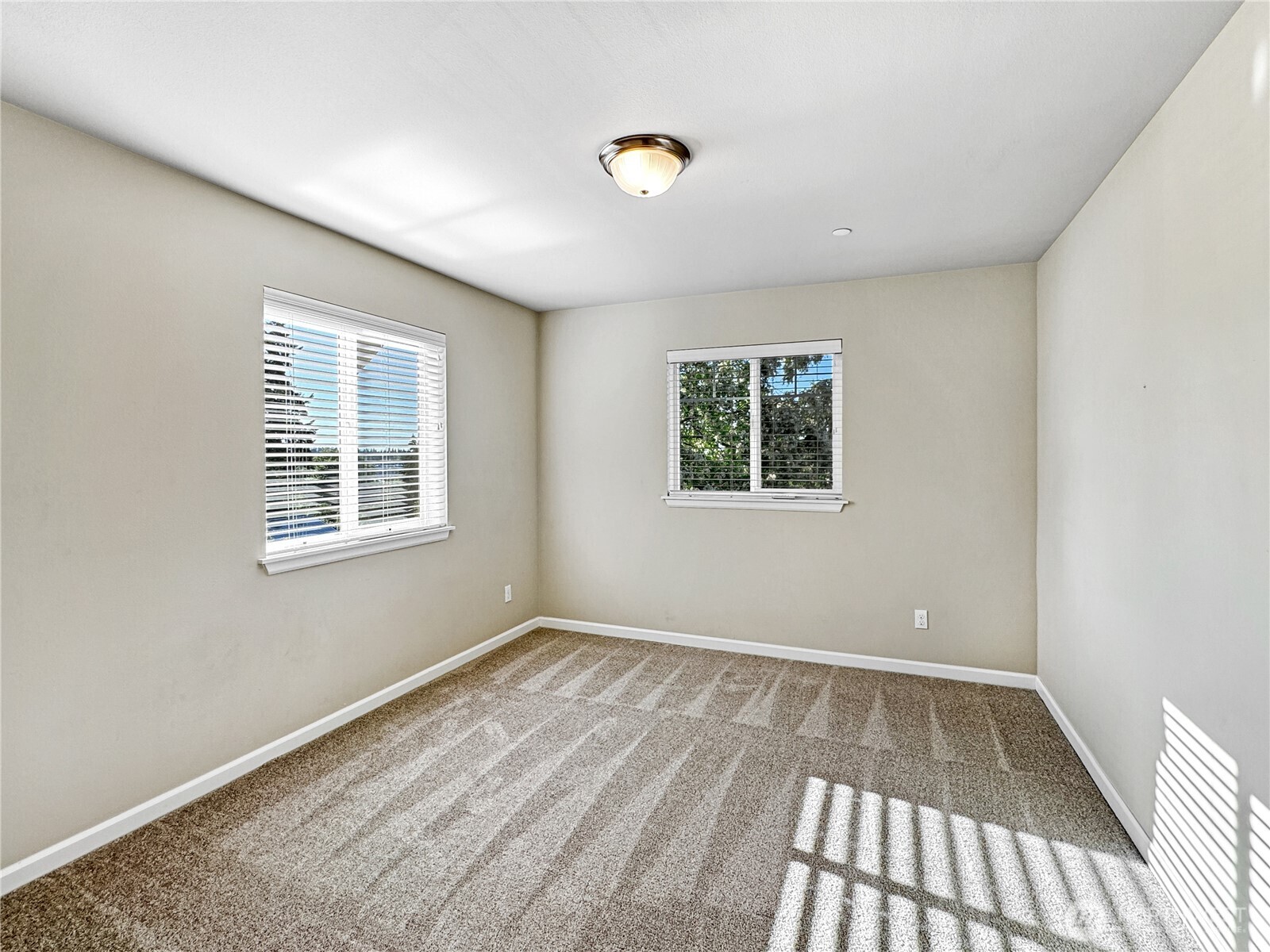4339 S 160th Street Property Photo 22