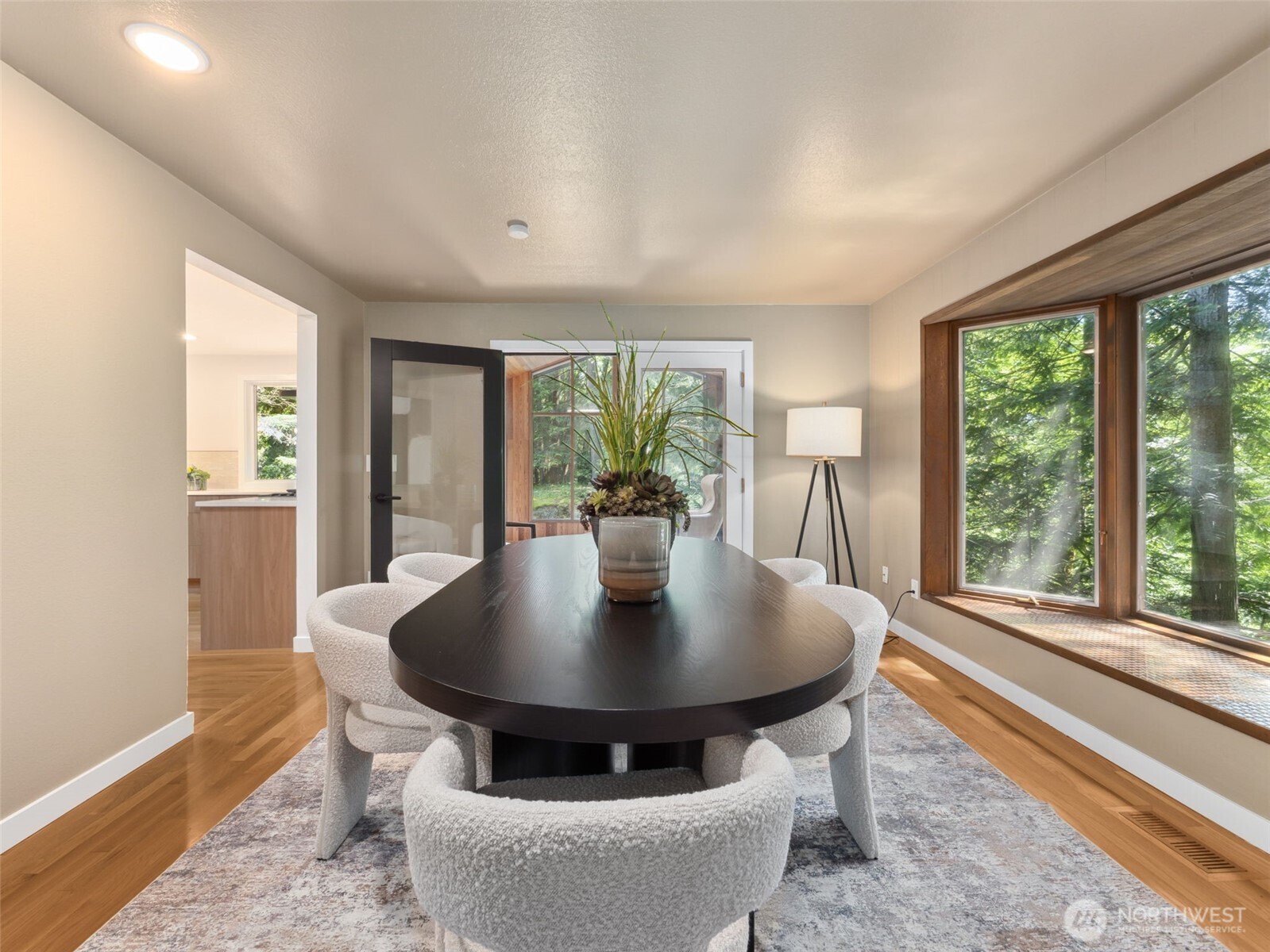 6423 E Mercer Way Property Photo 11