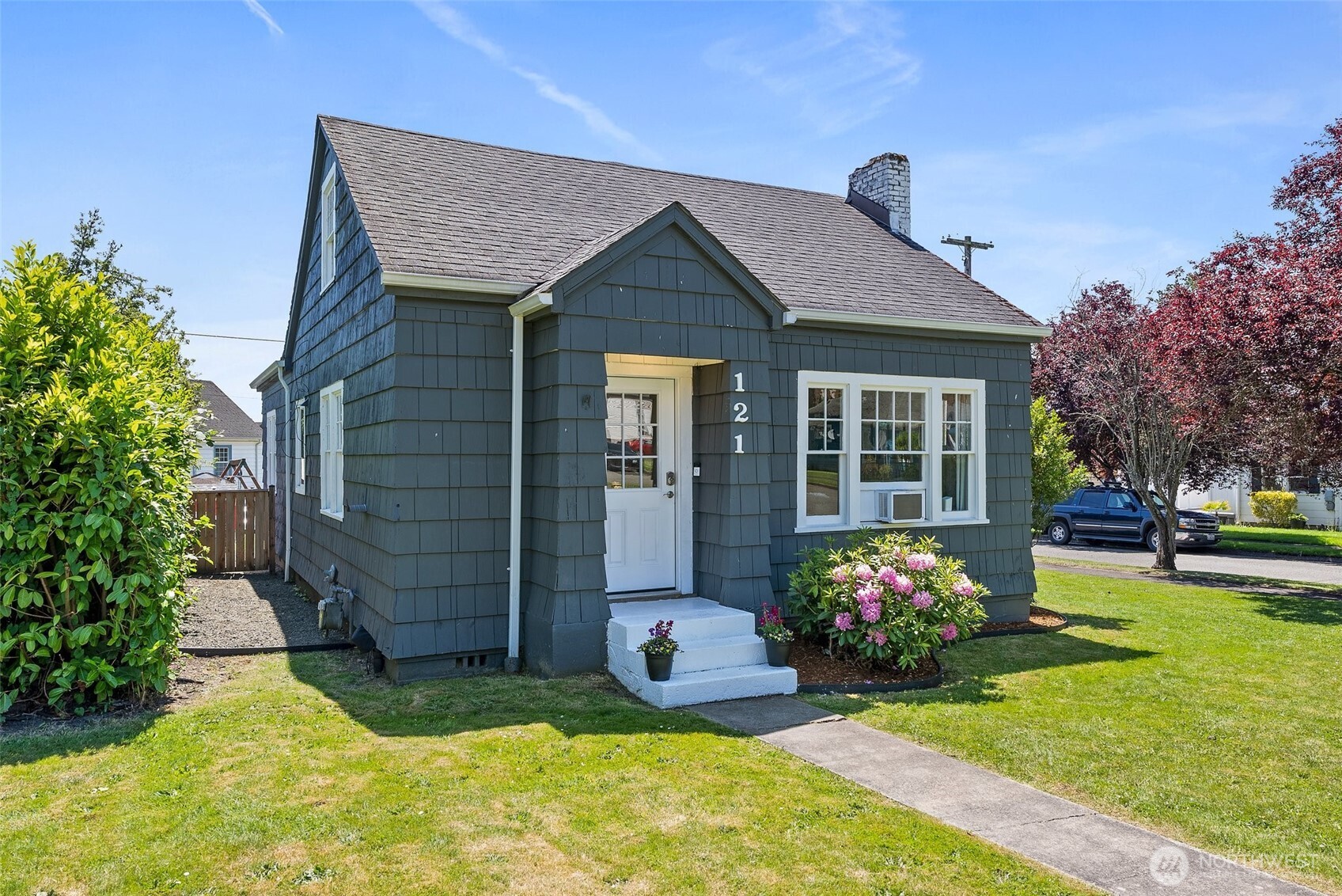 121 SW Alfred Avenue Property Photo 1