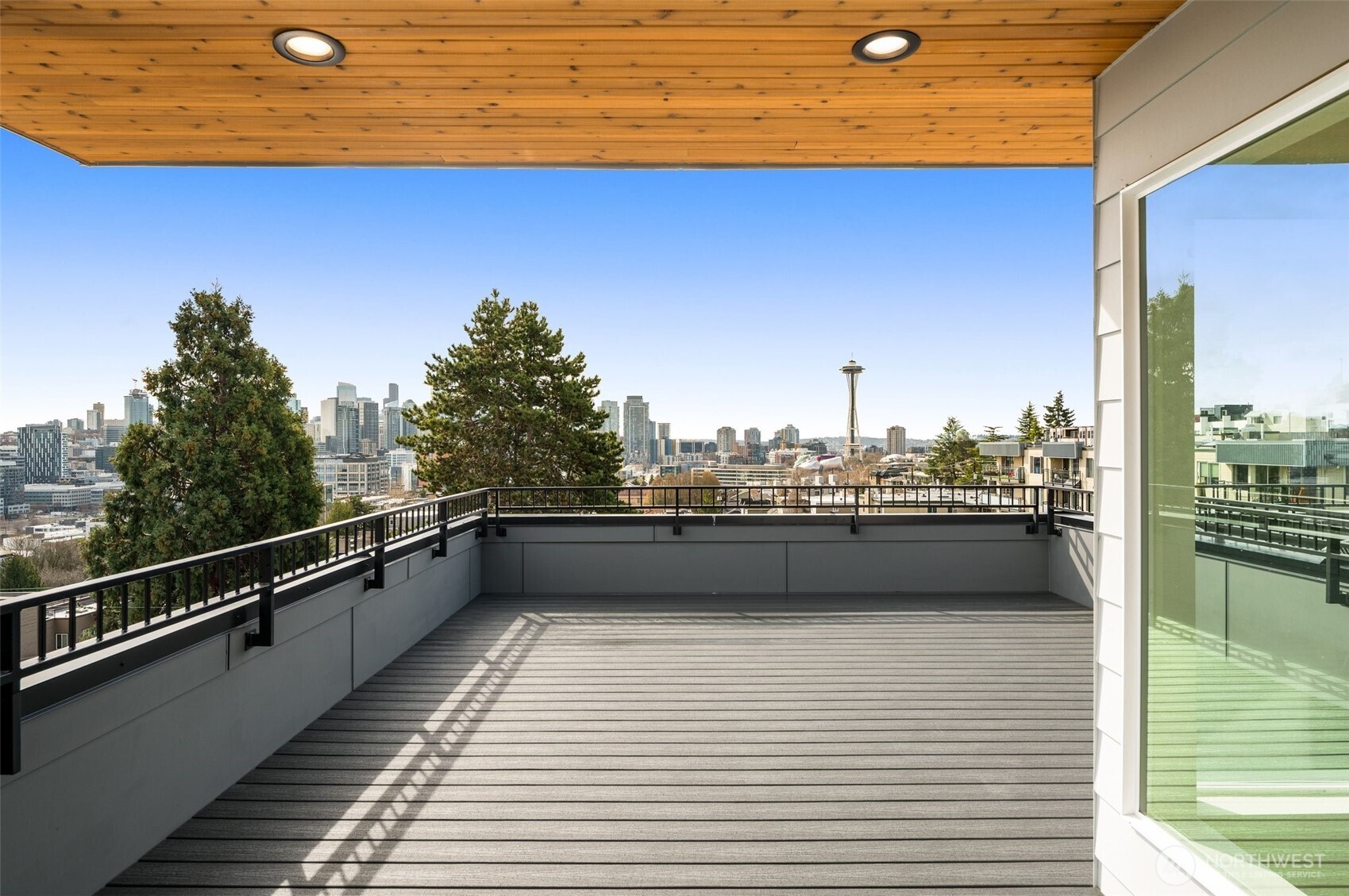 564 Lee Street Property Photo 2