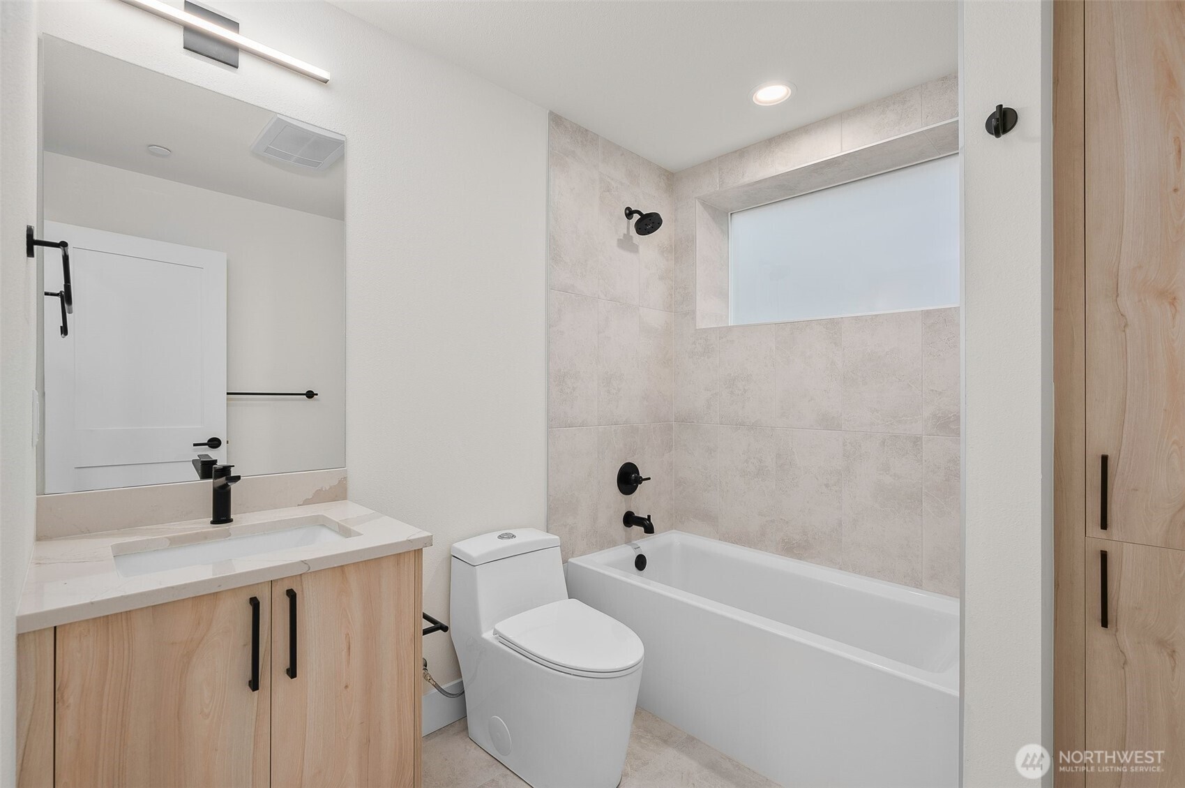564 Lee Street Property Photo 12