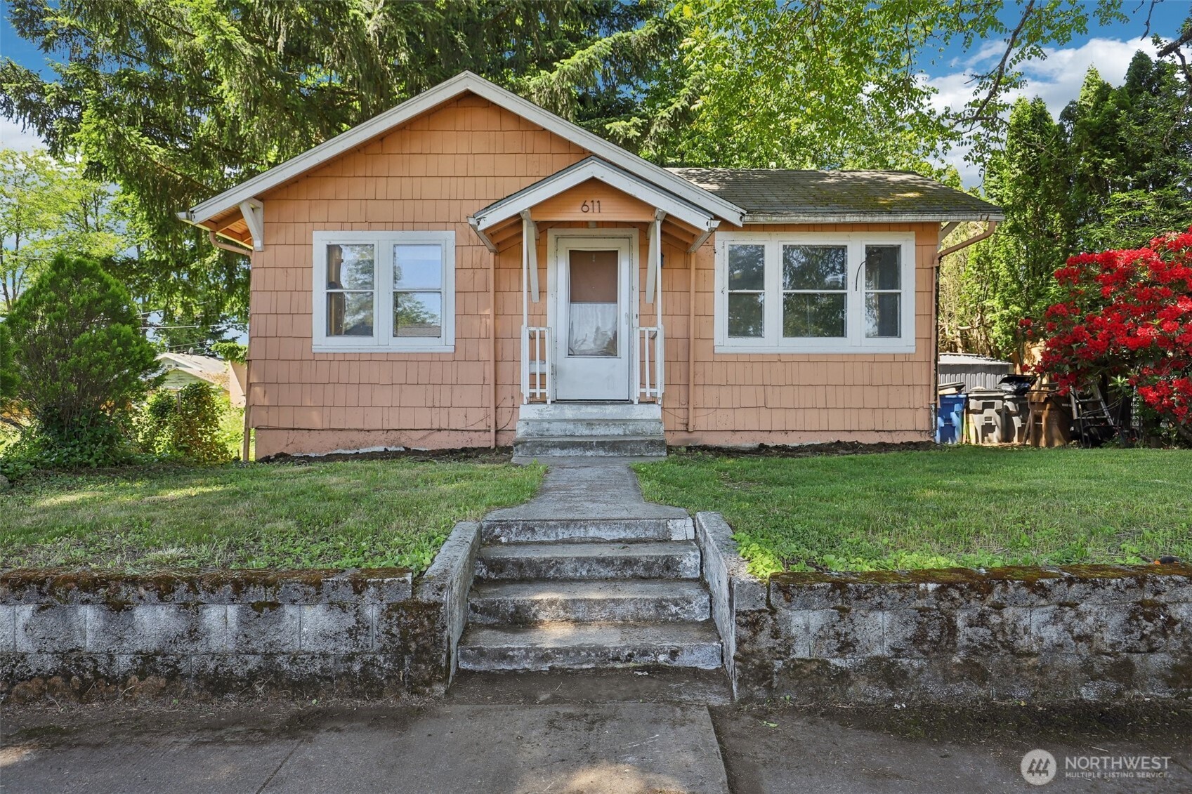 611 18th Street Property Photo 1