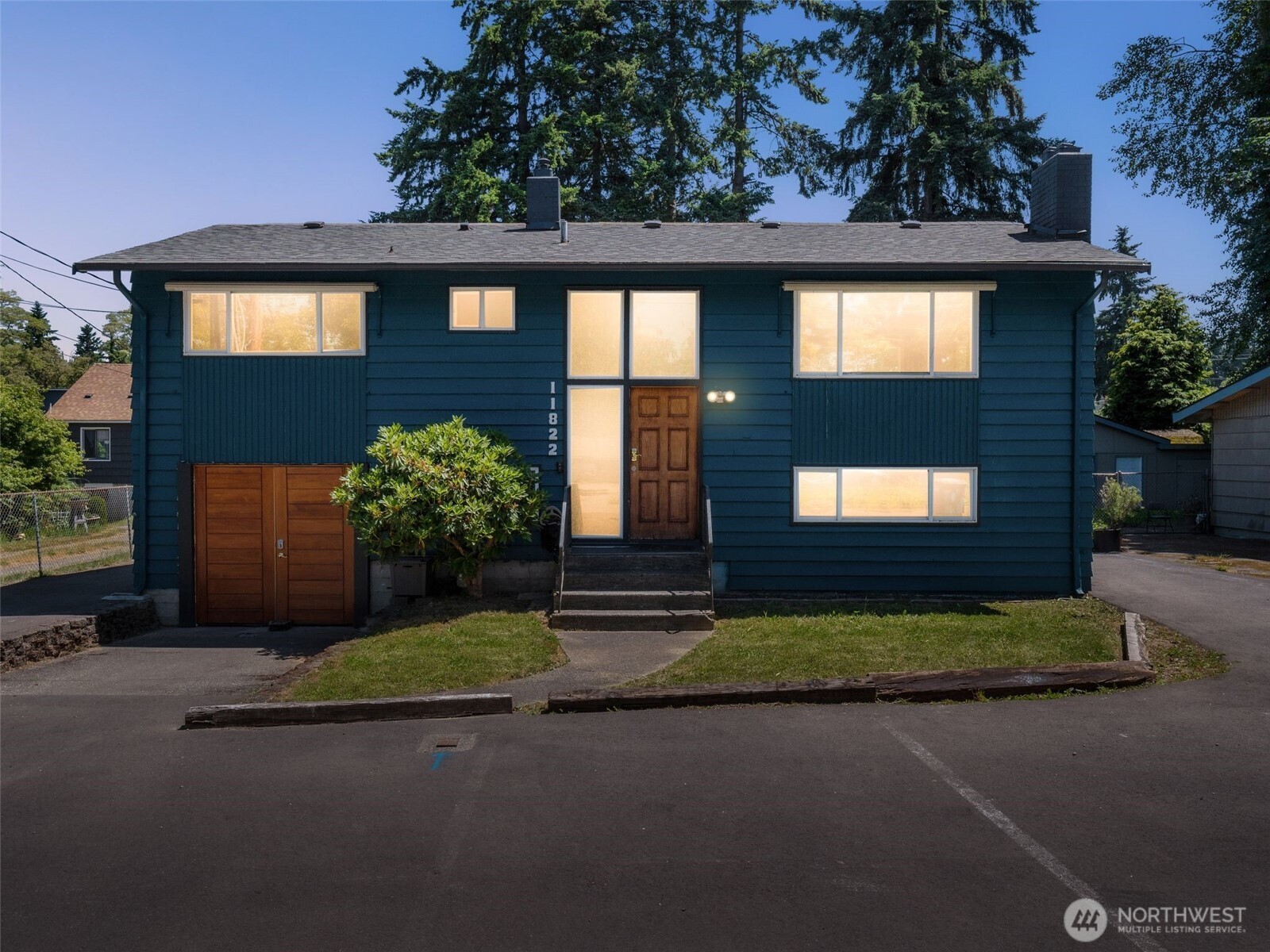11822 10th Avenue Property Photo 1