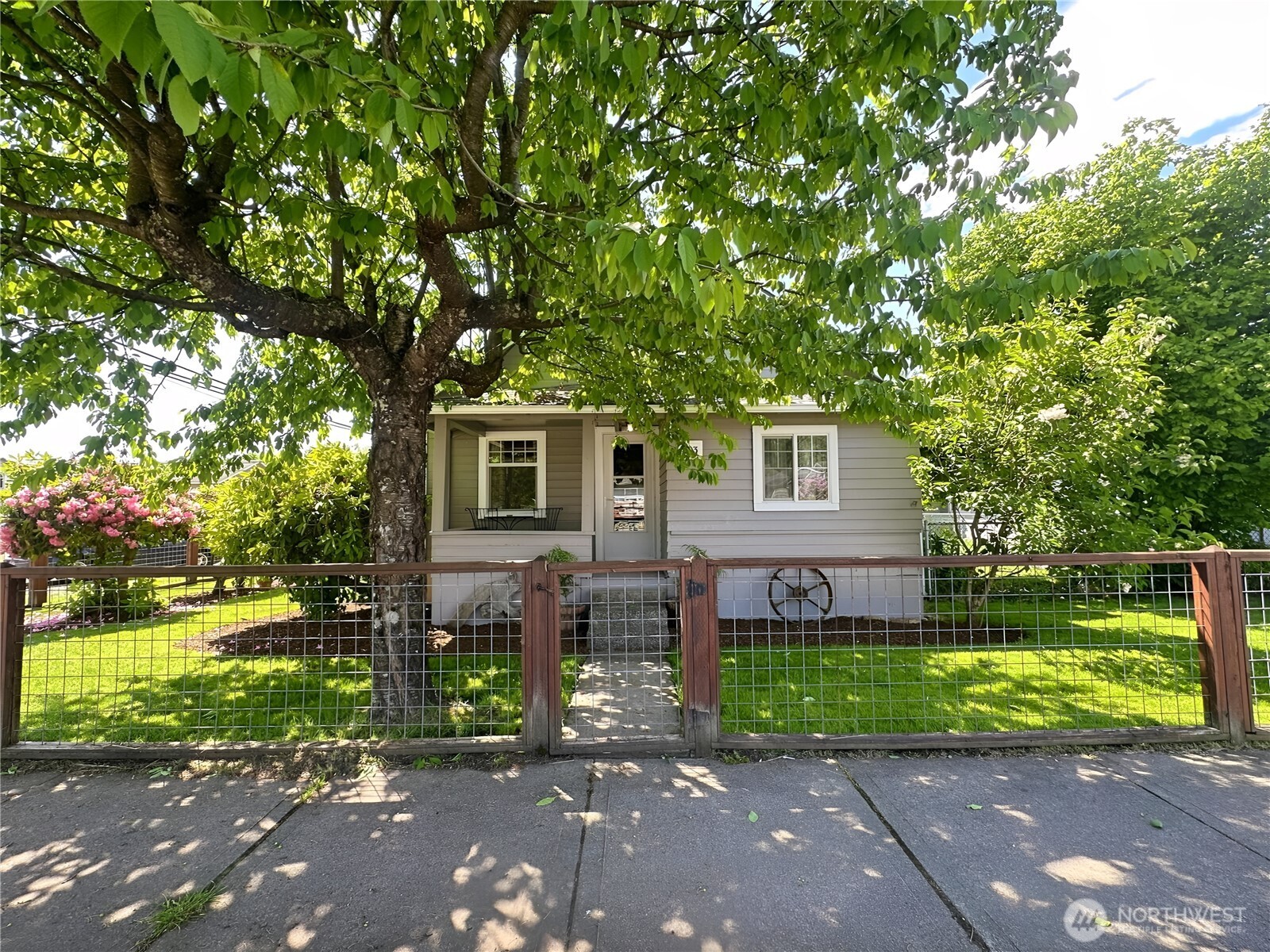 703 W Simpson Ave Property Photo 1