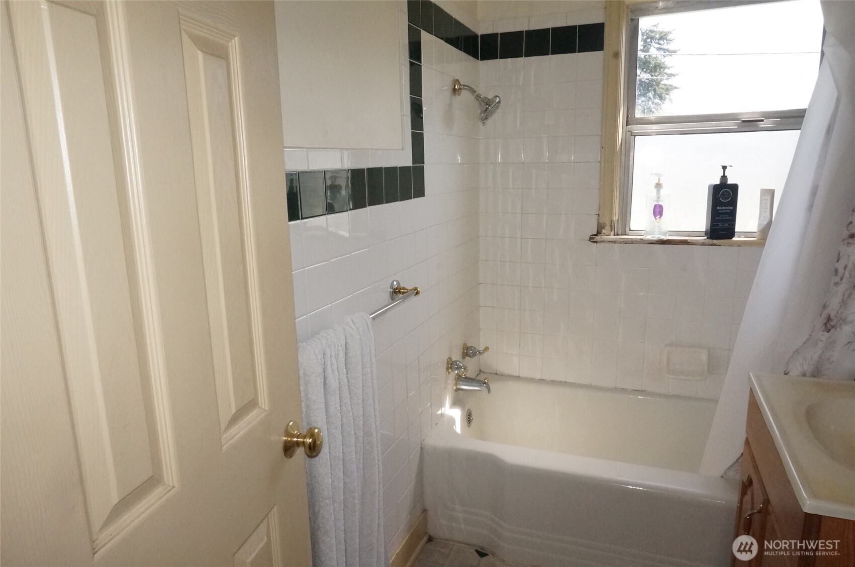 2460 S 121st Street Property Photo 8