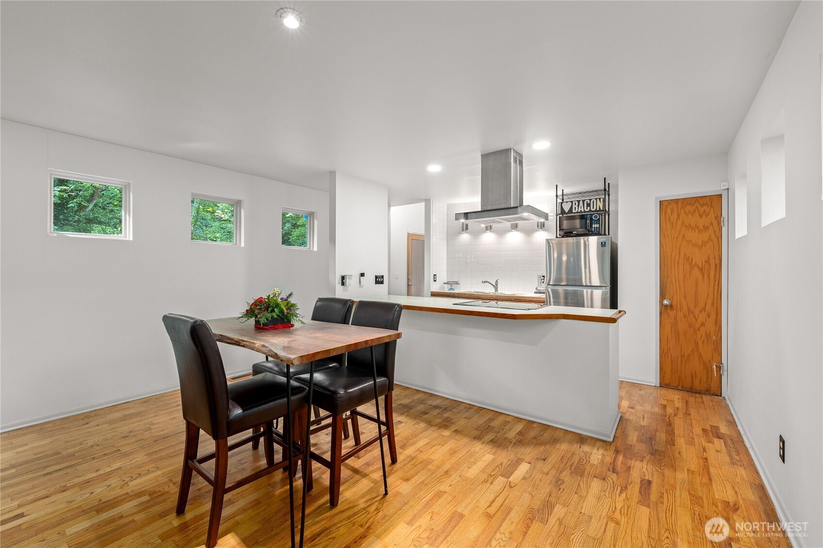 11130 Seola Beach Drive Property Photo 8