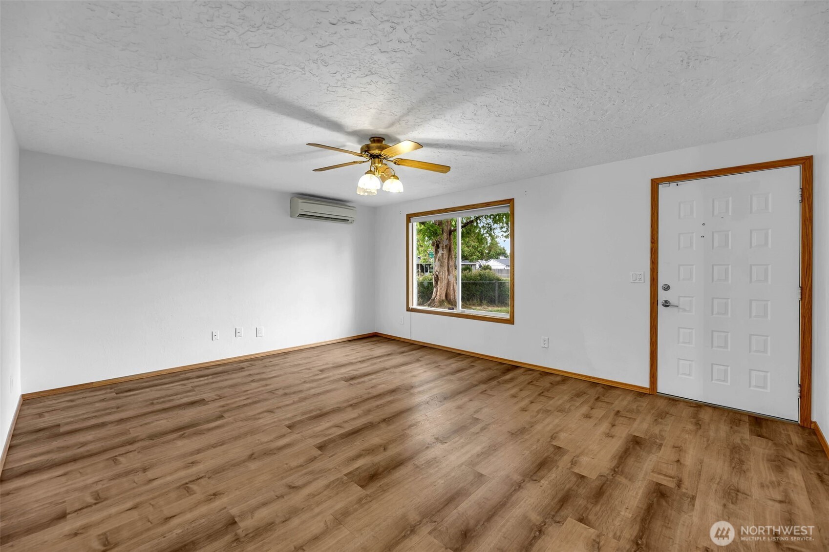 12901 Ne 37th Street Property Photo 5
