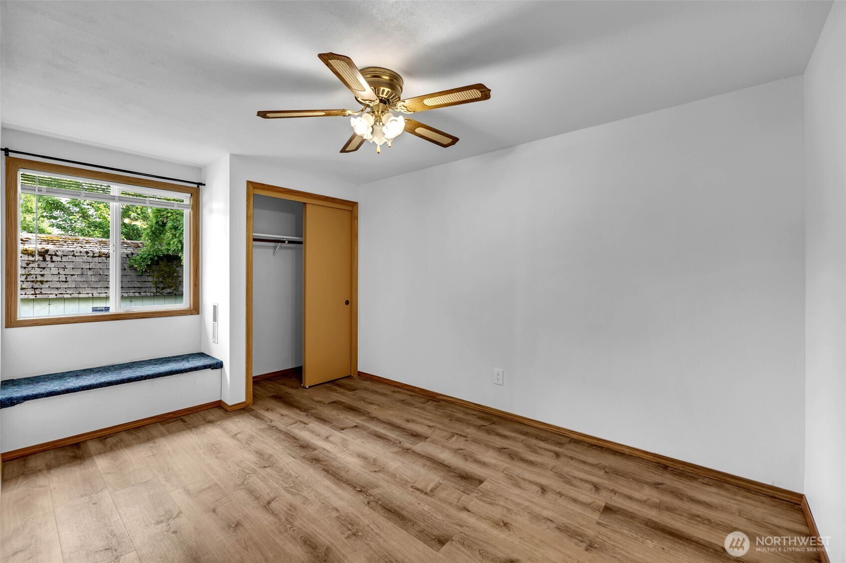 12901 Ne 37th Street Property Photo 18