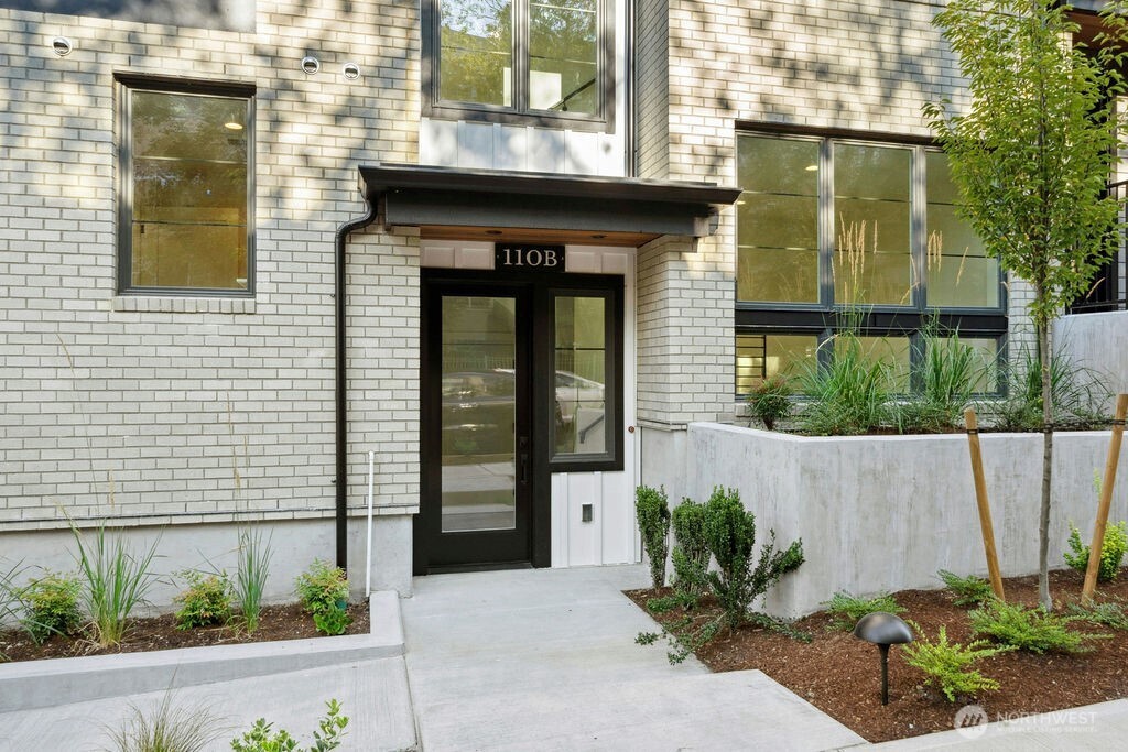 110 B 2nd Street Property Photo 3