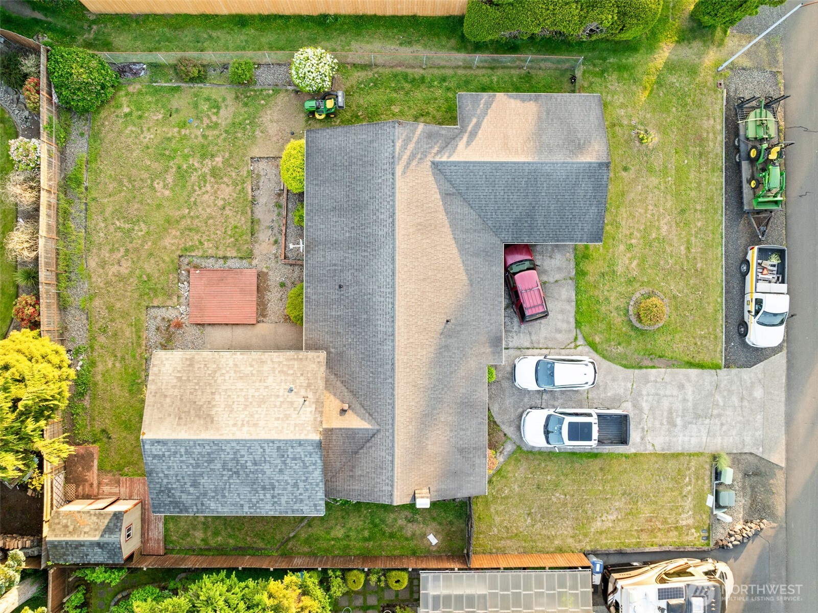 1209 Dundee Drive Property Photo 3