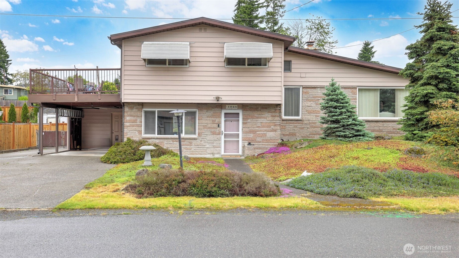 1066 Lynnwood Avenue Property Photo 1