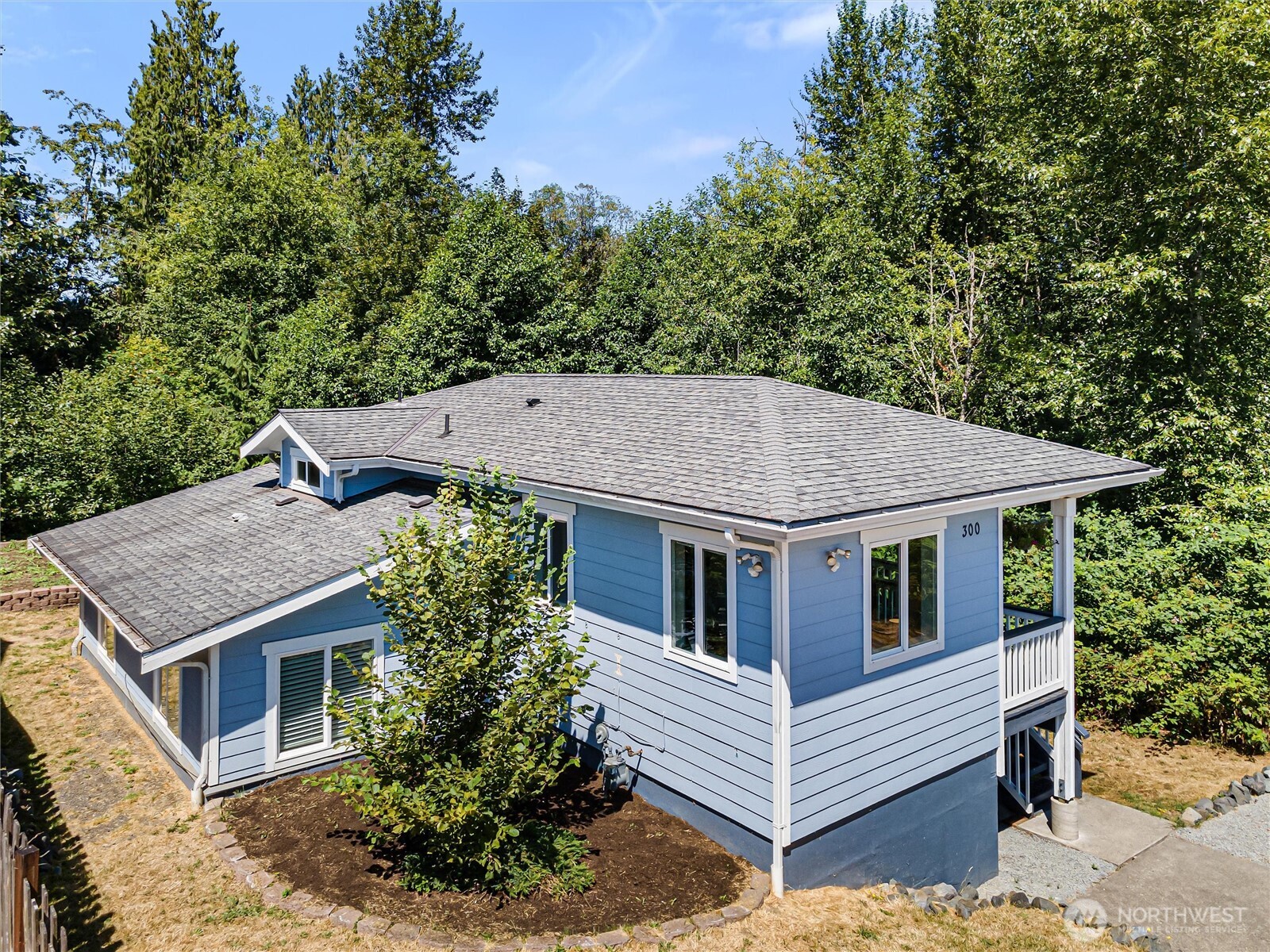300 Cascade Avenue Property Photo 3