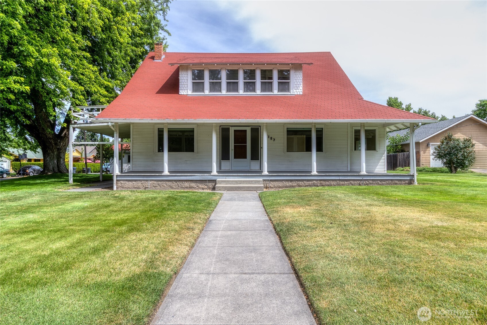 1107 Pleasant Street Property Photo 1