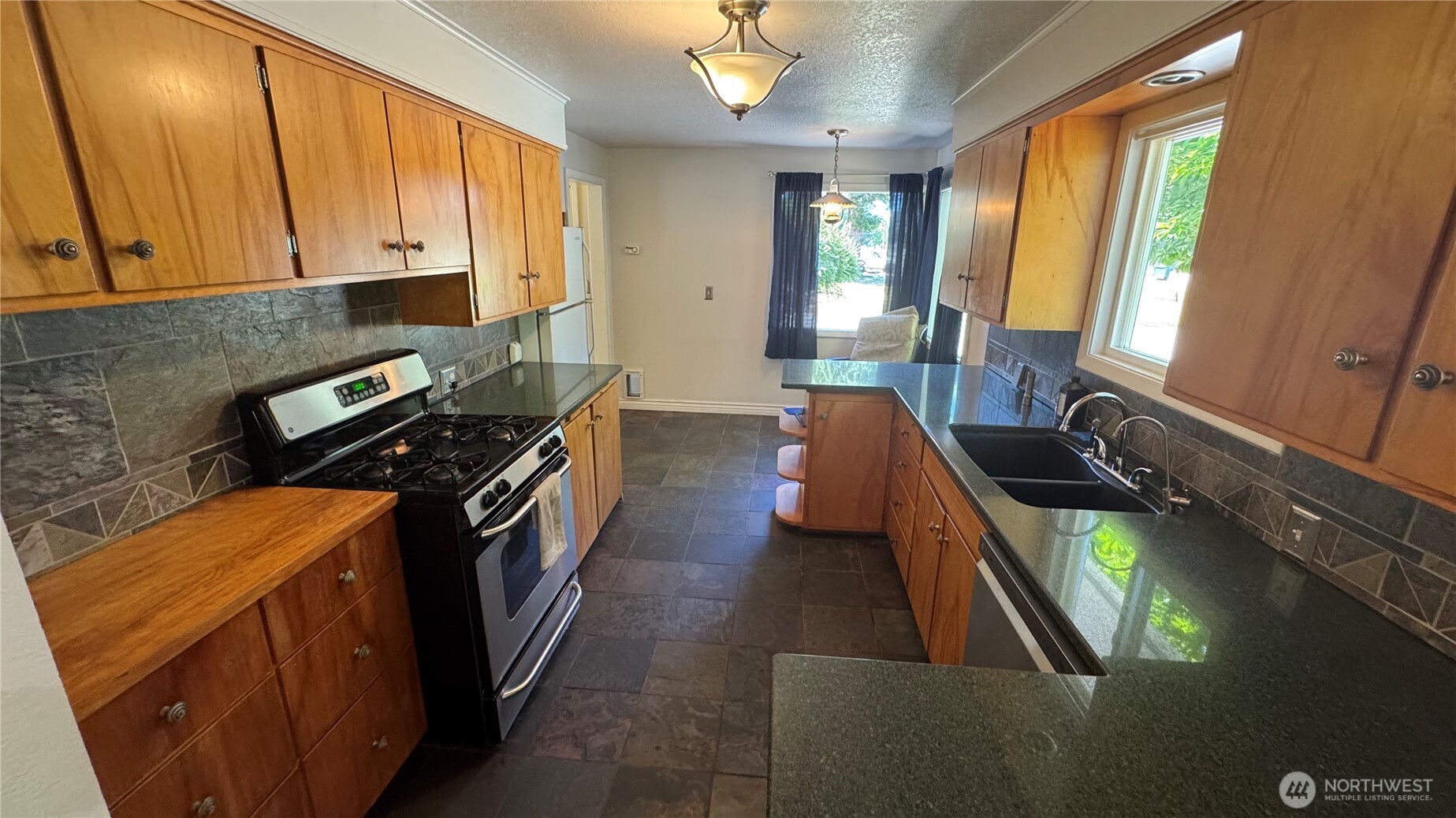 1245 W Axton Road Property Photo 6