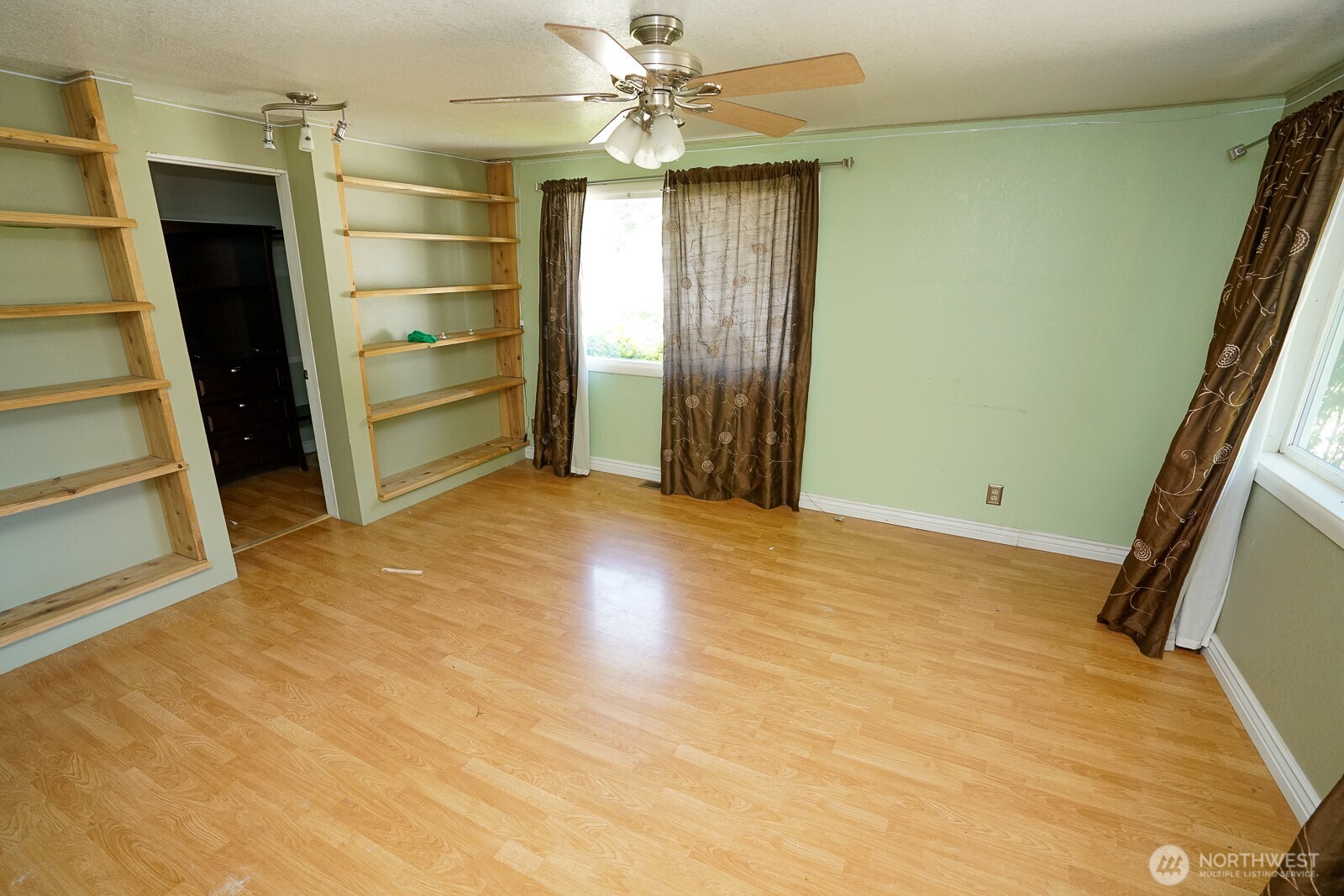 1245 W Axton Road Property Photo 12