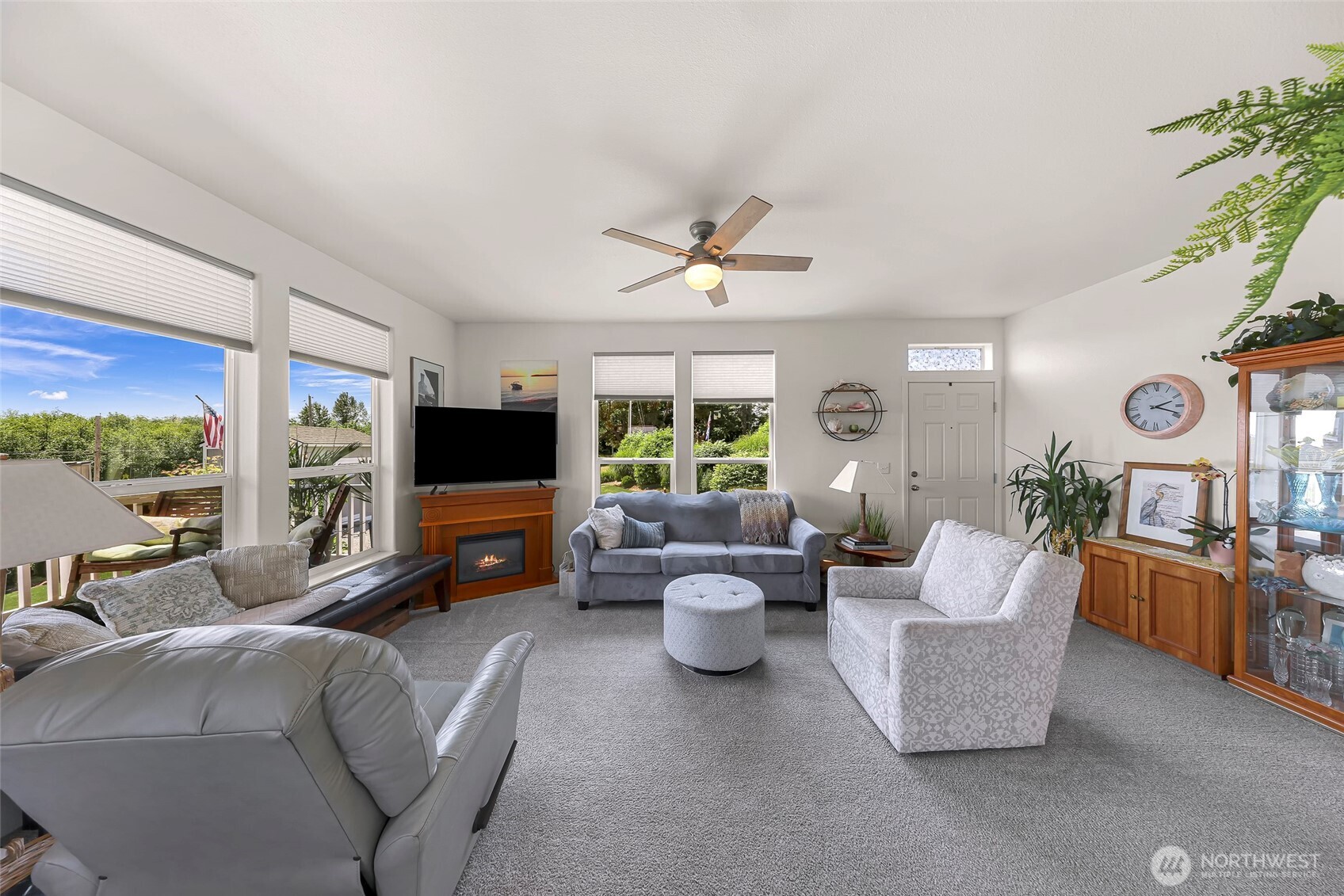 8412 Richard Way Property Photo 4