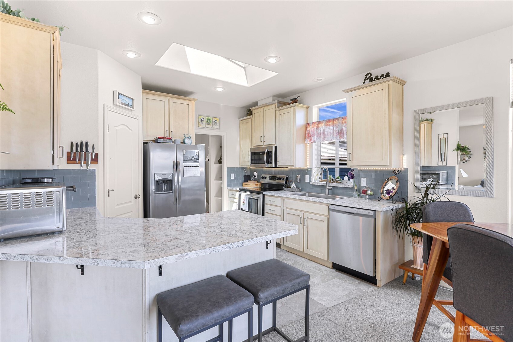 8412 Richard Way Property Photo 7