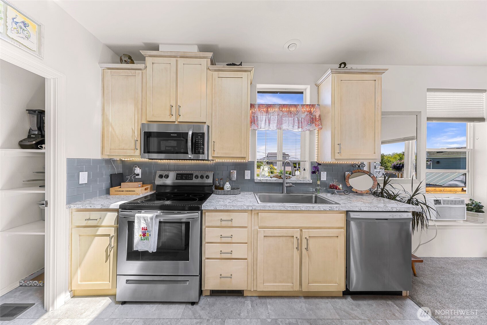 8412 Richard Way Property Photo 8