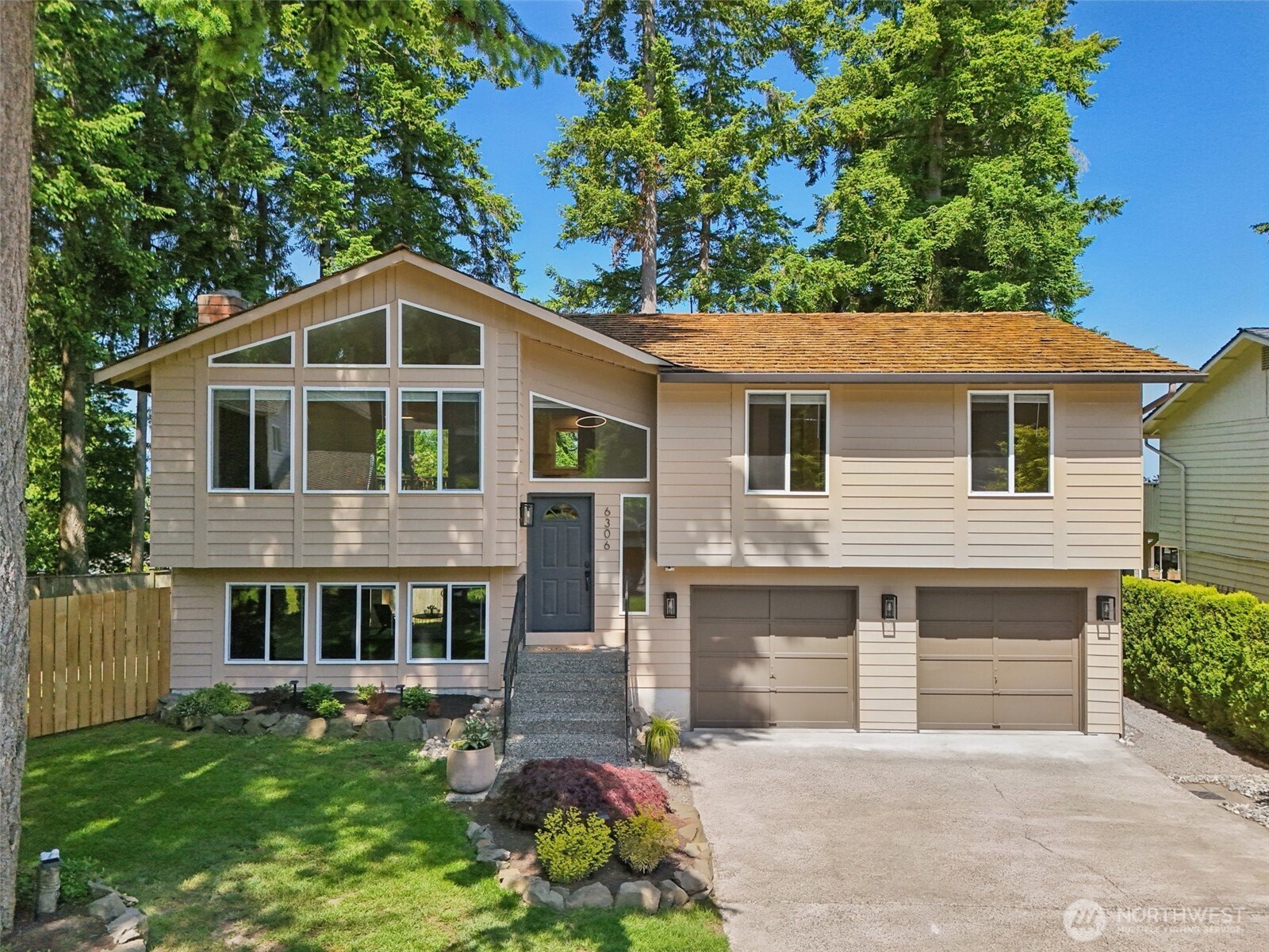 6306 141st Street Property Photo 1