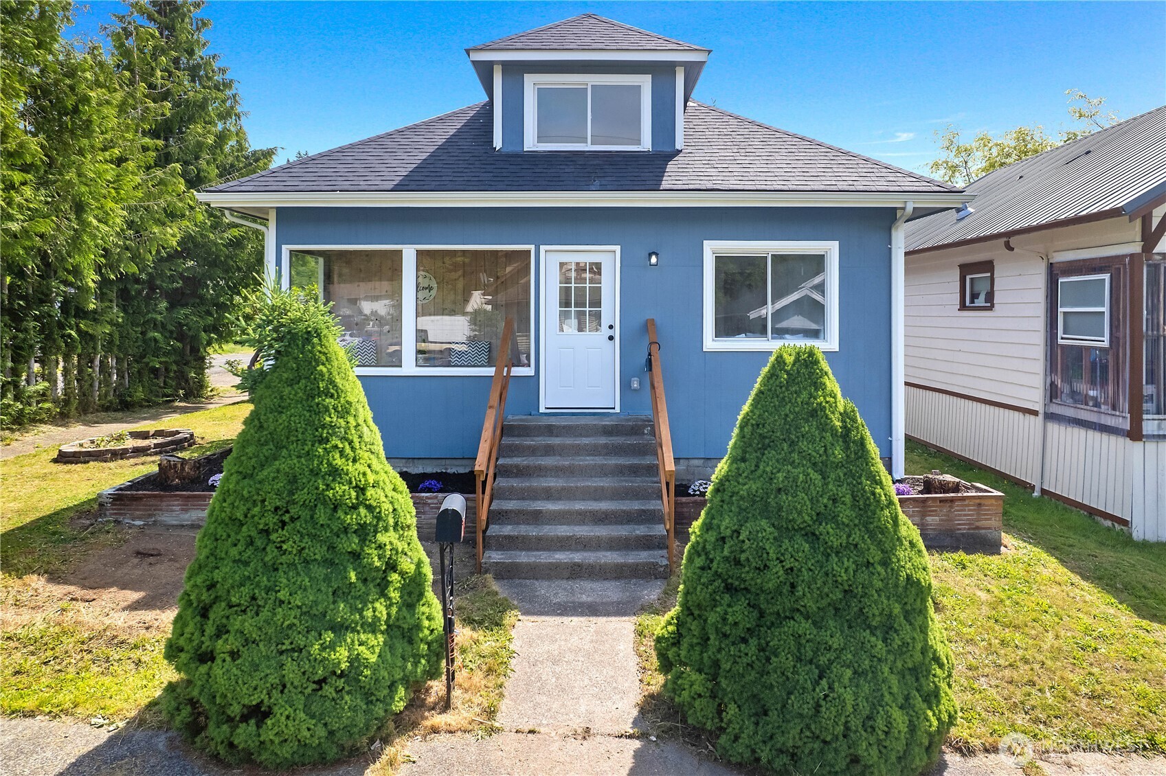 1143 Willapa Street Property Photo 1
