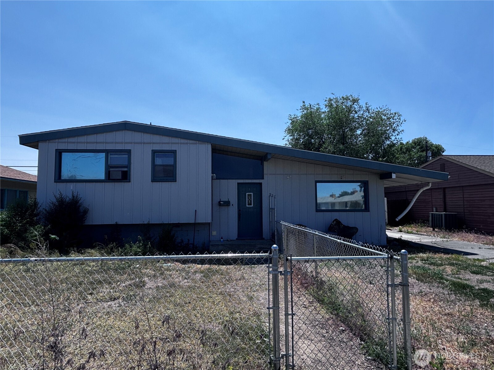 927 E Cherry Avenue Property Photo 1