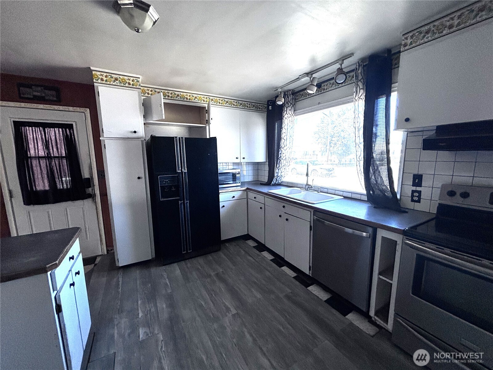 927 E Cherry Avenue Property Photo 9