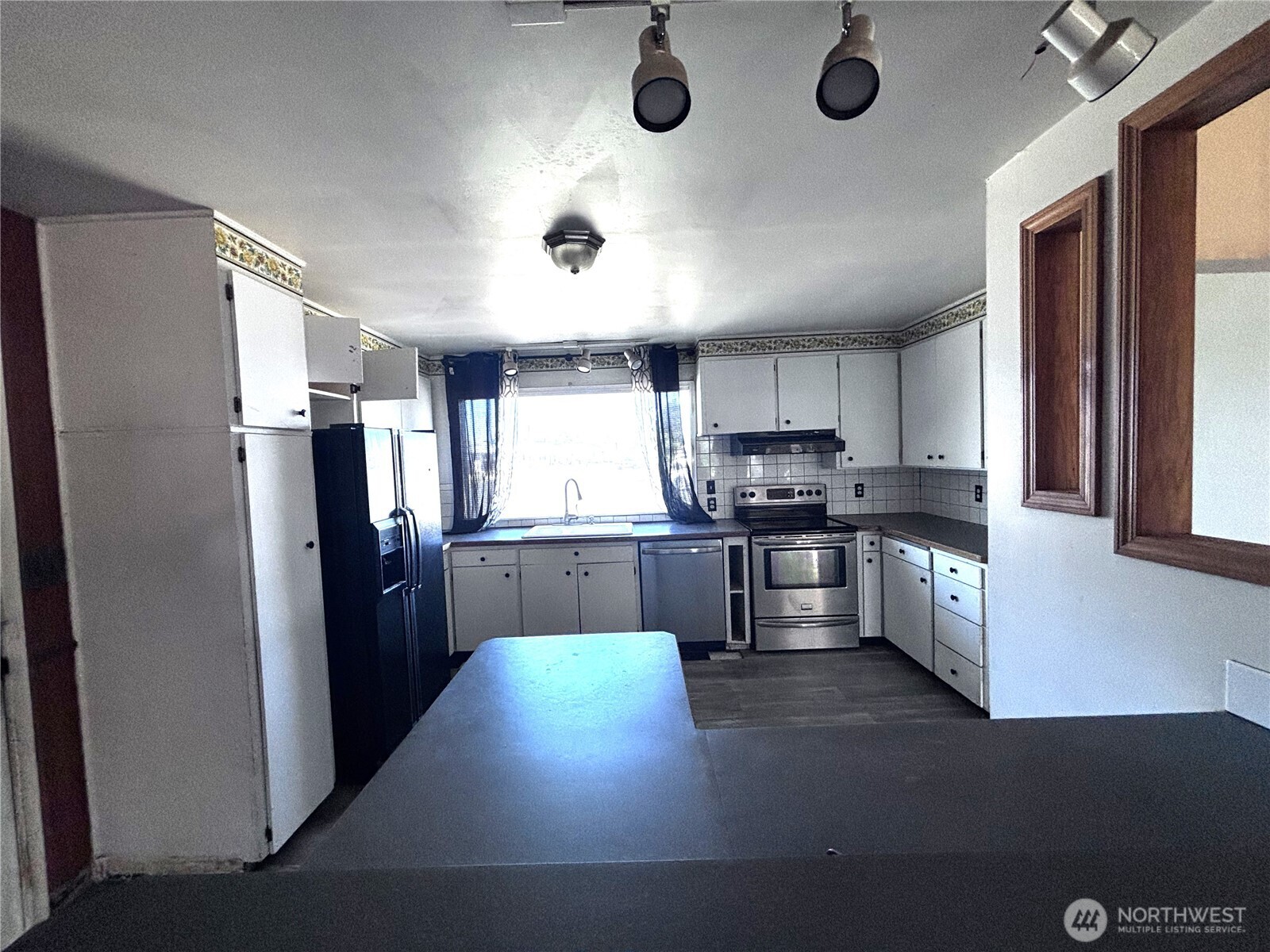 927 E Cherry Avenue Property Photo 10