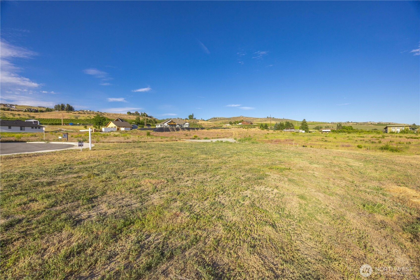 145 Sailing Hawk Lane Property Photo 4
