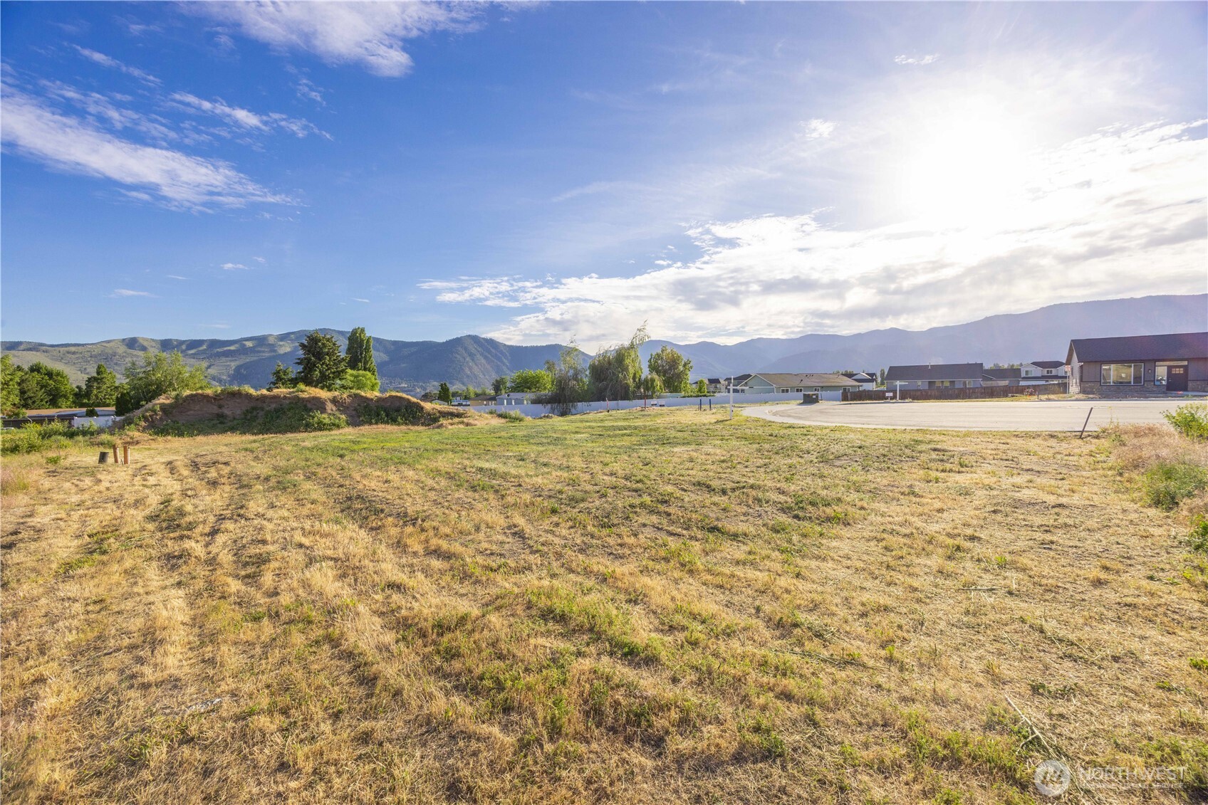 145 Sailing Hawk Lane Property Photo 8