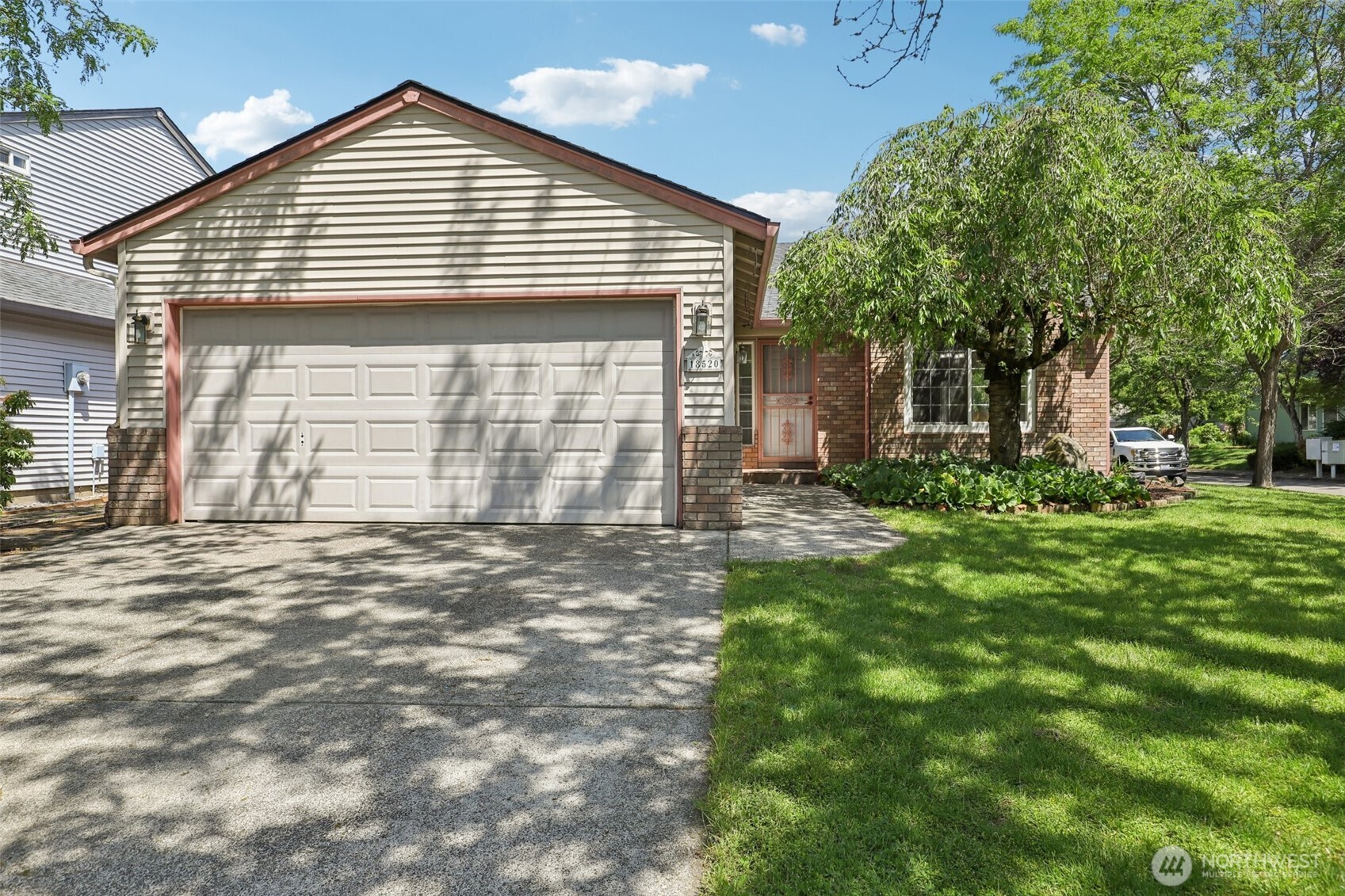18520 SE 22nd Way Property Photo 1