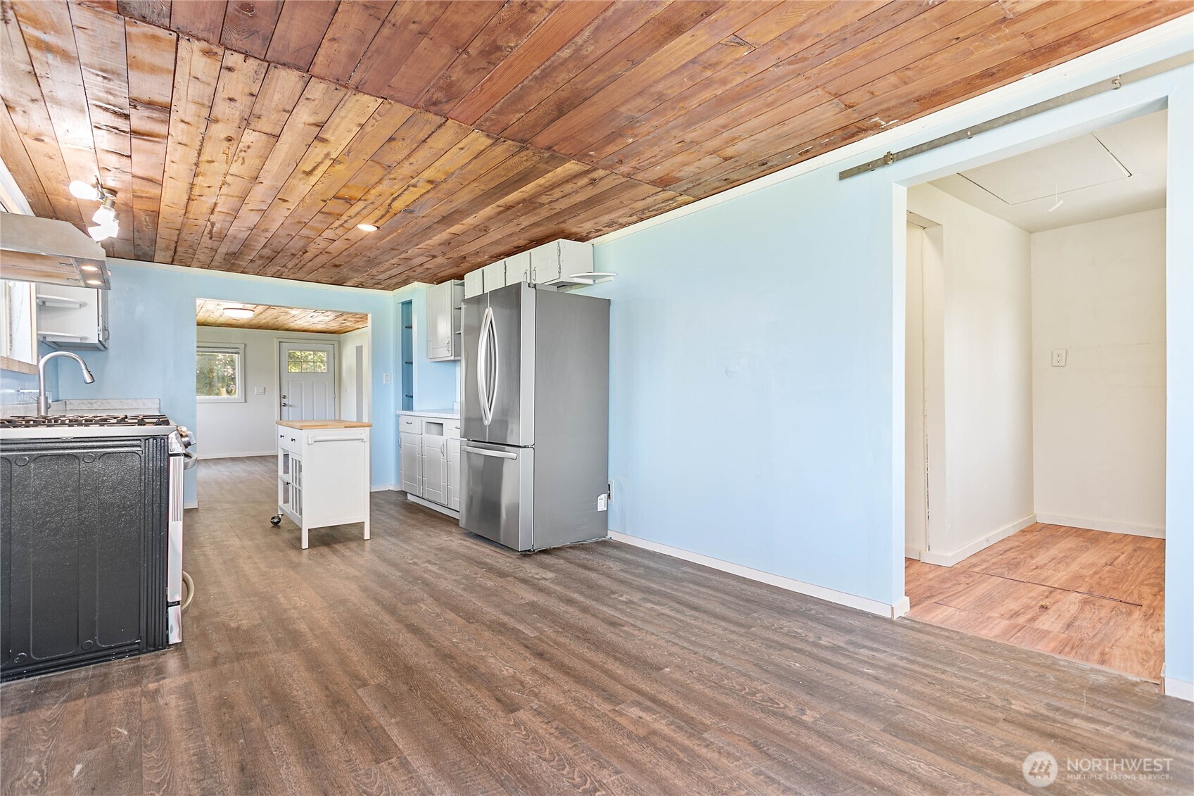 131 Columbia Street Property Photo 3