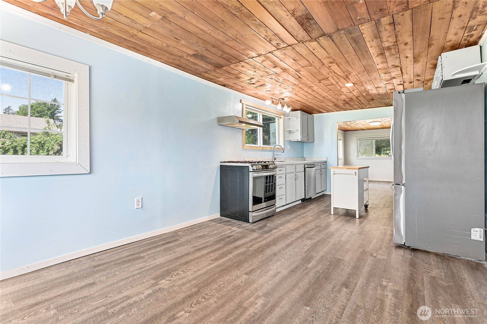 131 Columbia Street Property Photo 4