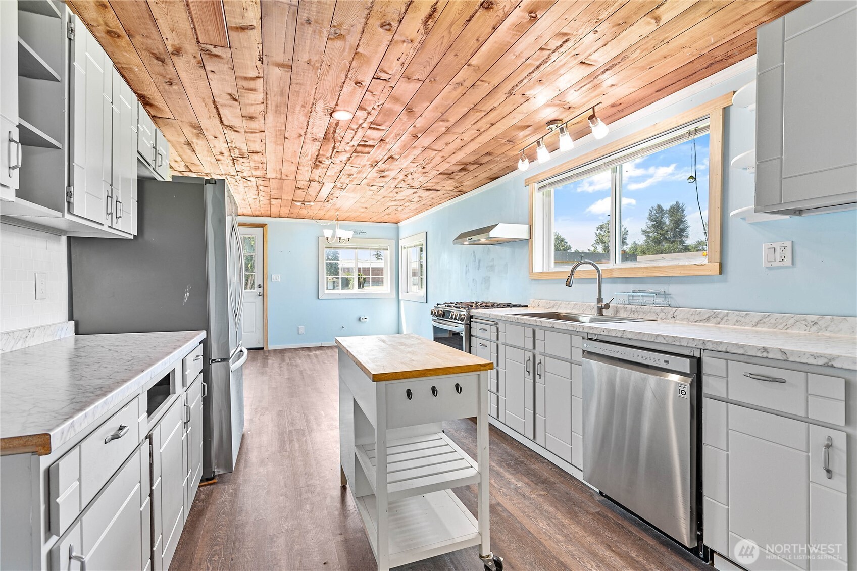 131 Columbia Street Property Photo 5