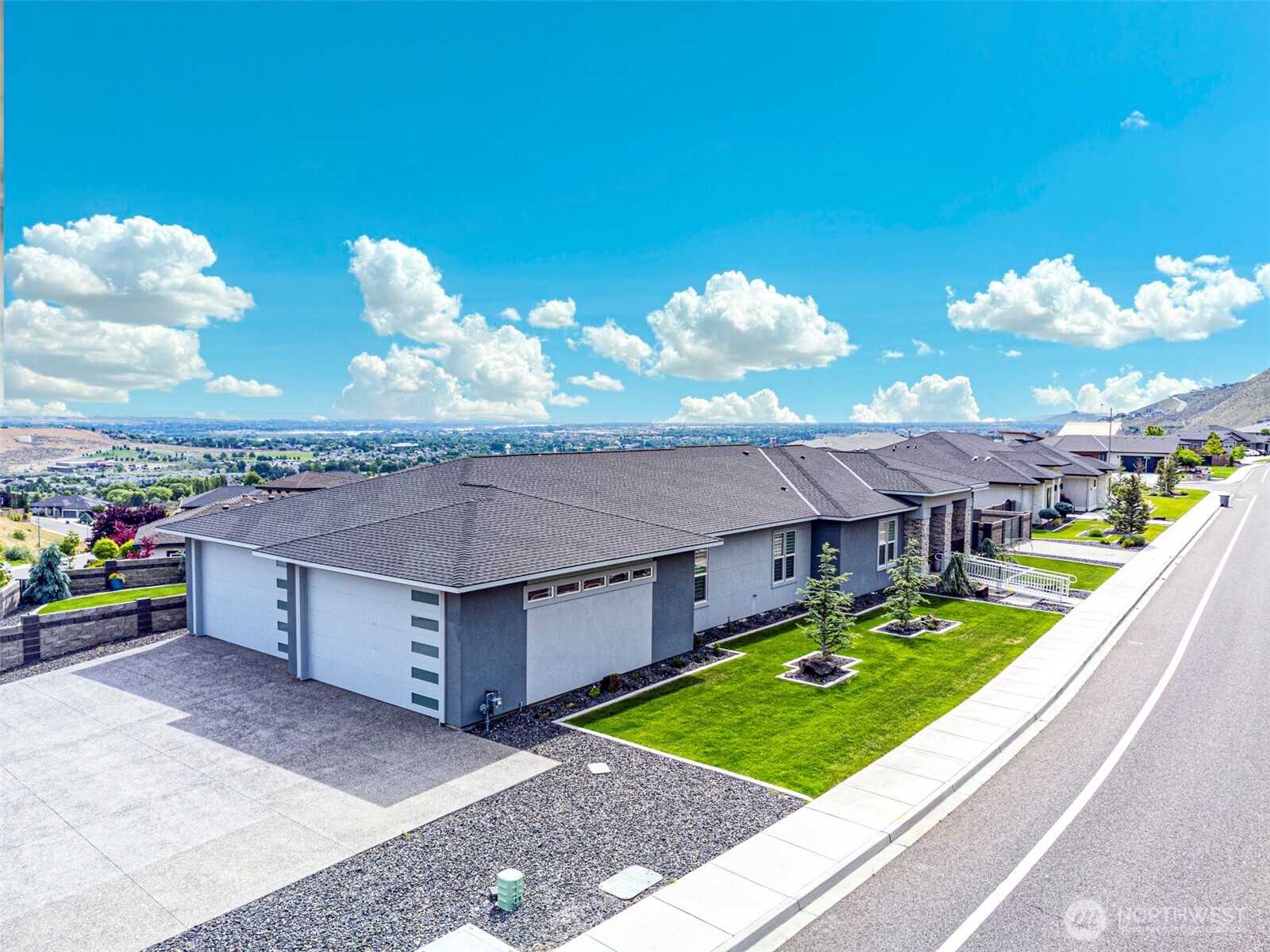 2387012 Property Photo 1