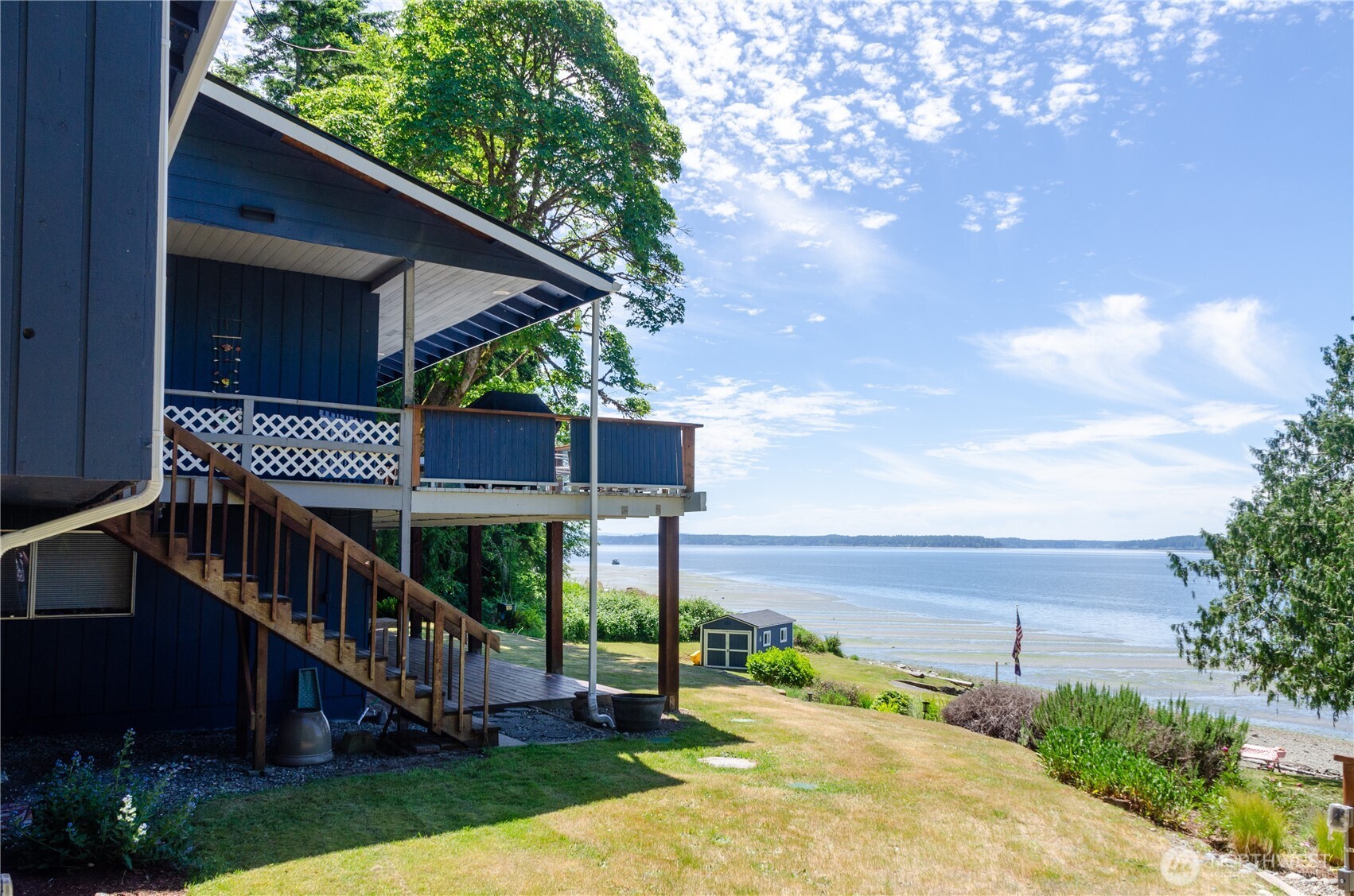 7504 Crescent Beach Road Property Photo 1
