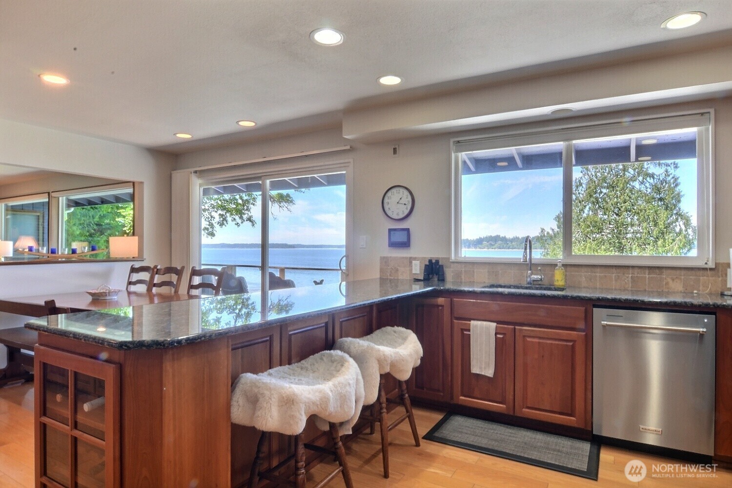 7504 Crescent Beach Road Property Photo 5