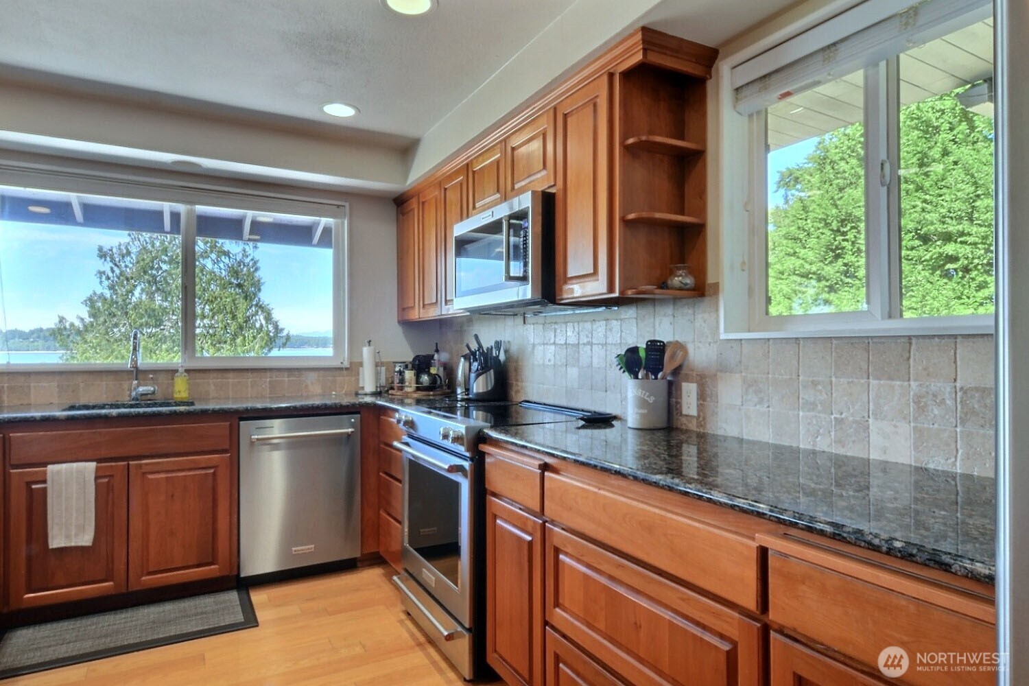 7504 Crescent Beach Road Property Photo 6