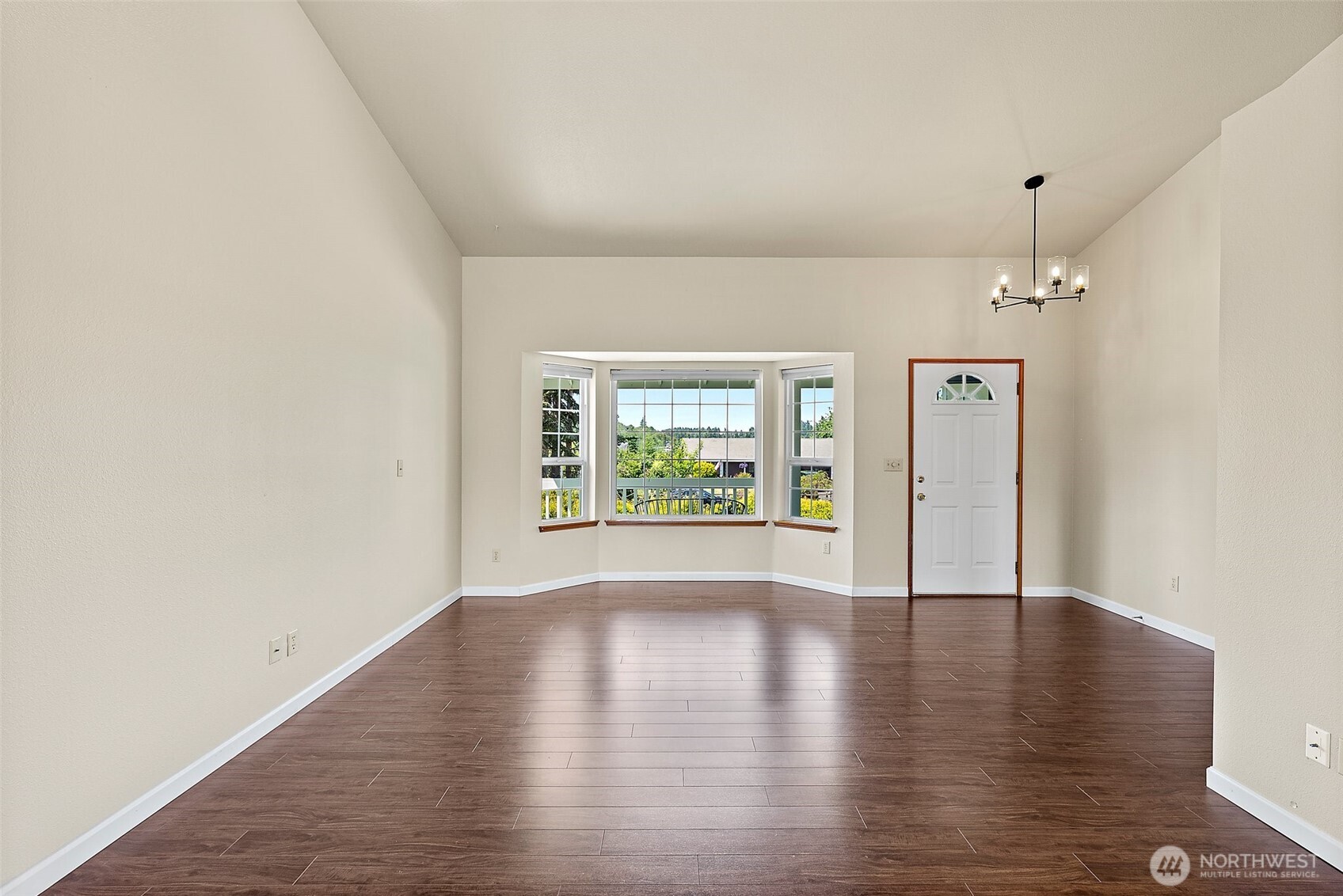 117 Eagle Glen Court Property Photo 8