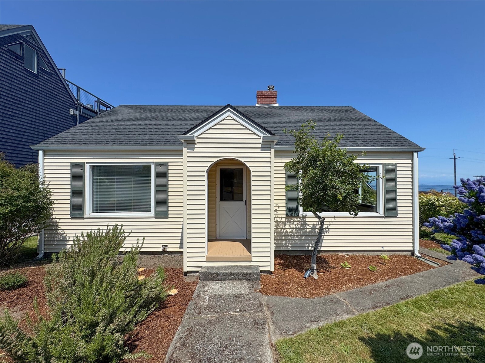 1025 W 6th Street Property Photo 1