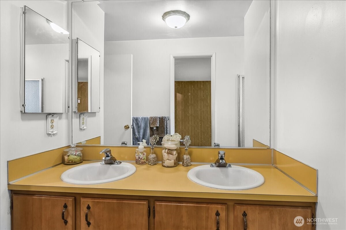 11611 Ne 134th St Property Photo 13