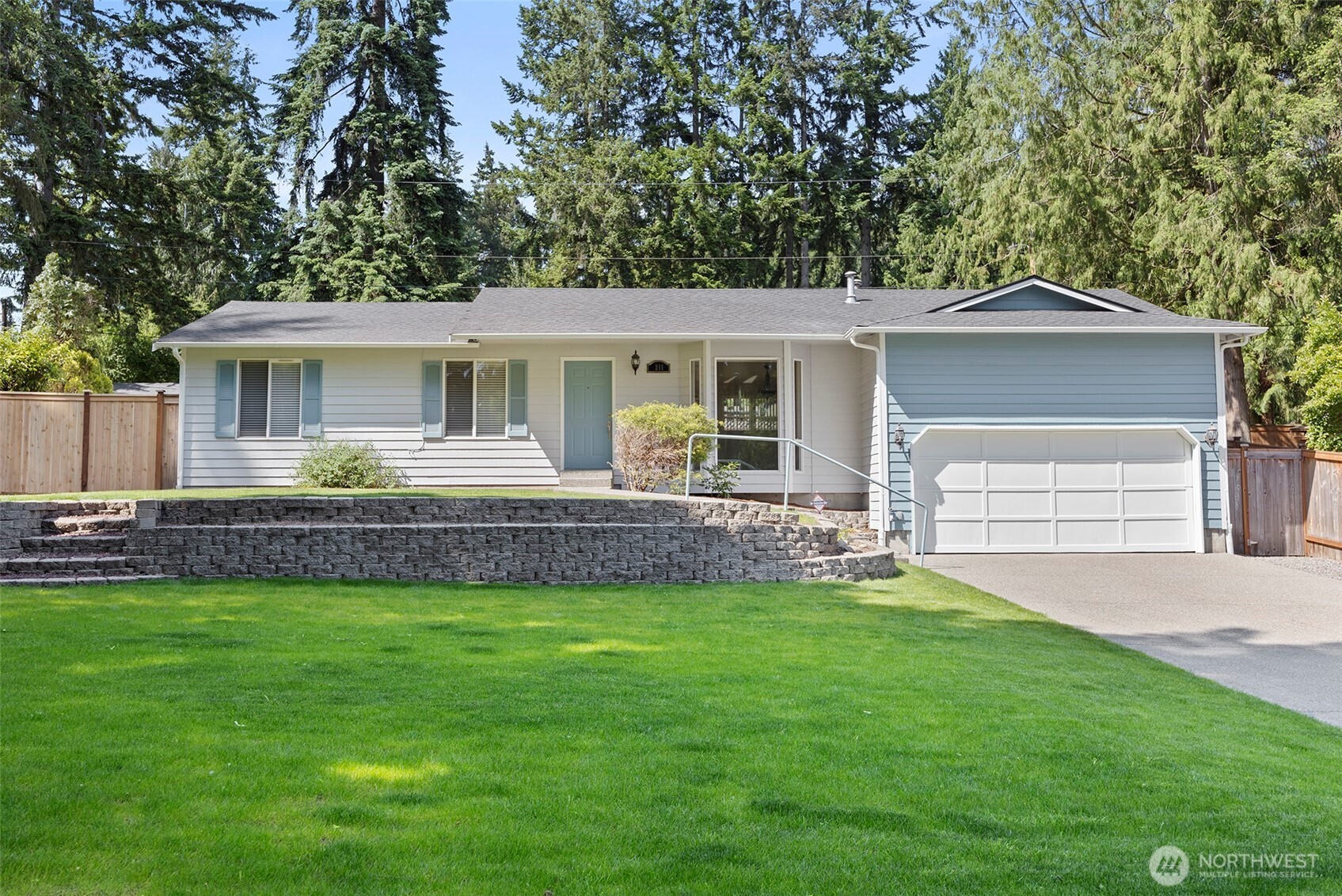 211 138th Place Property Photo 1