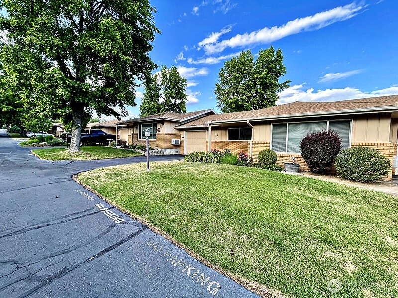 7606 Summitview Avenue 18 Property Photo 1
